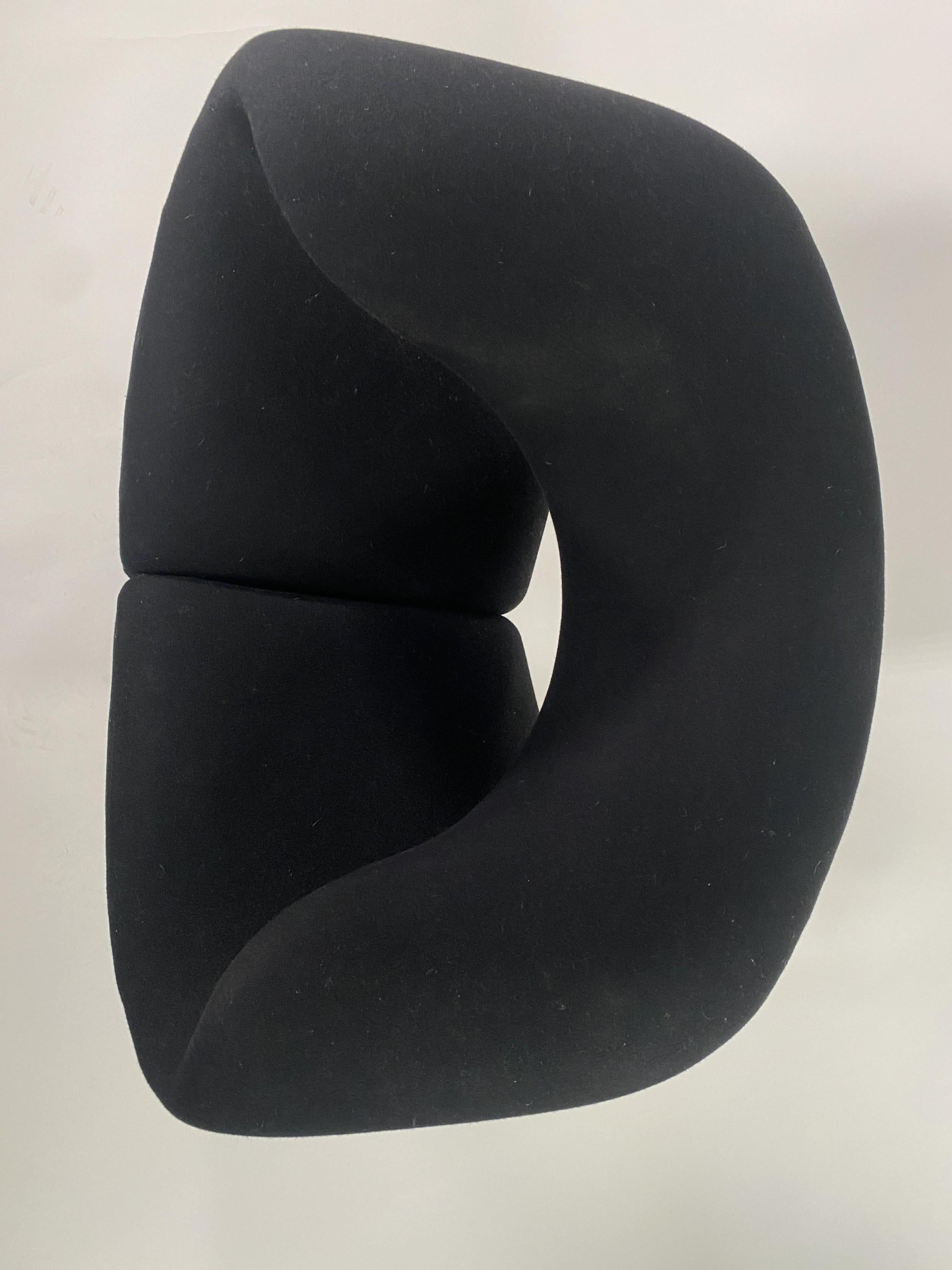 Set of Pierre Paulin French Mid-Century Black Ribbon Armchairs and Ottoman In Good Condition For Sale In Queens, NY