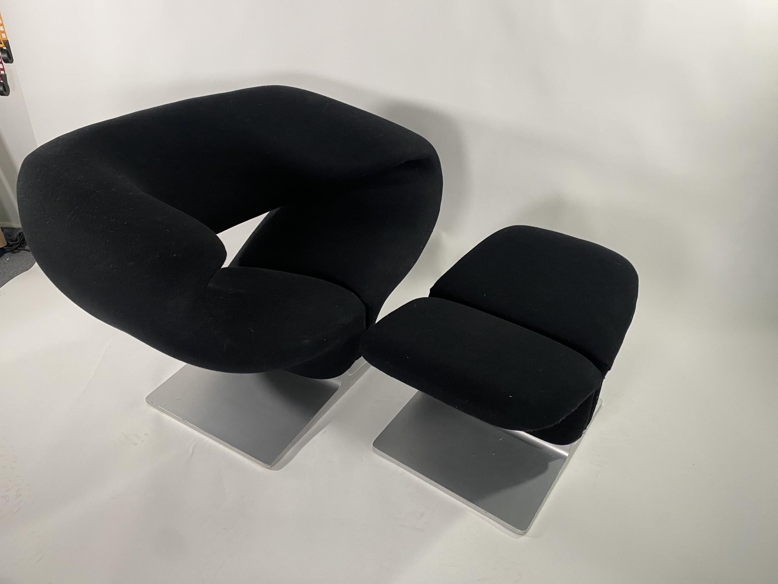 Set of Pierre Paulin French Mid-Century Black Ribbon Armchairs and Ottoman For Sale 2