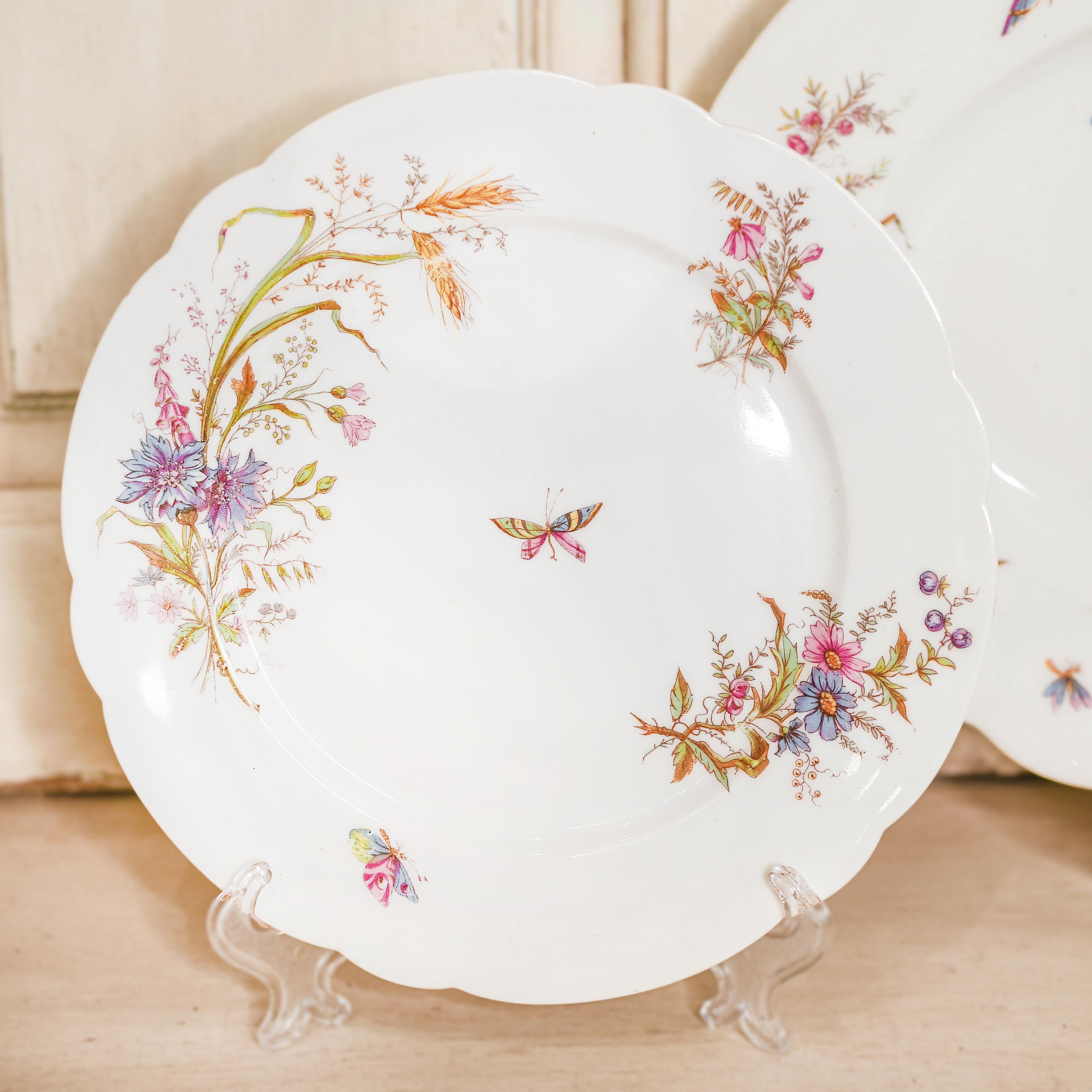 Mid-Century Modern Set of Pilivuyt Porcelain Tableware For Sale