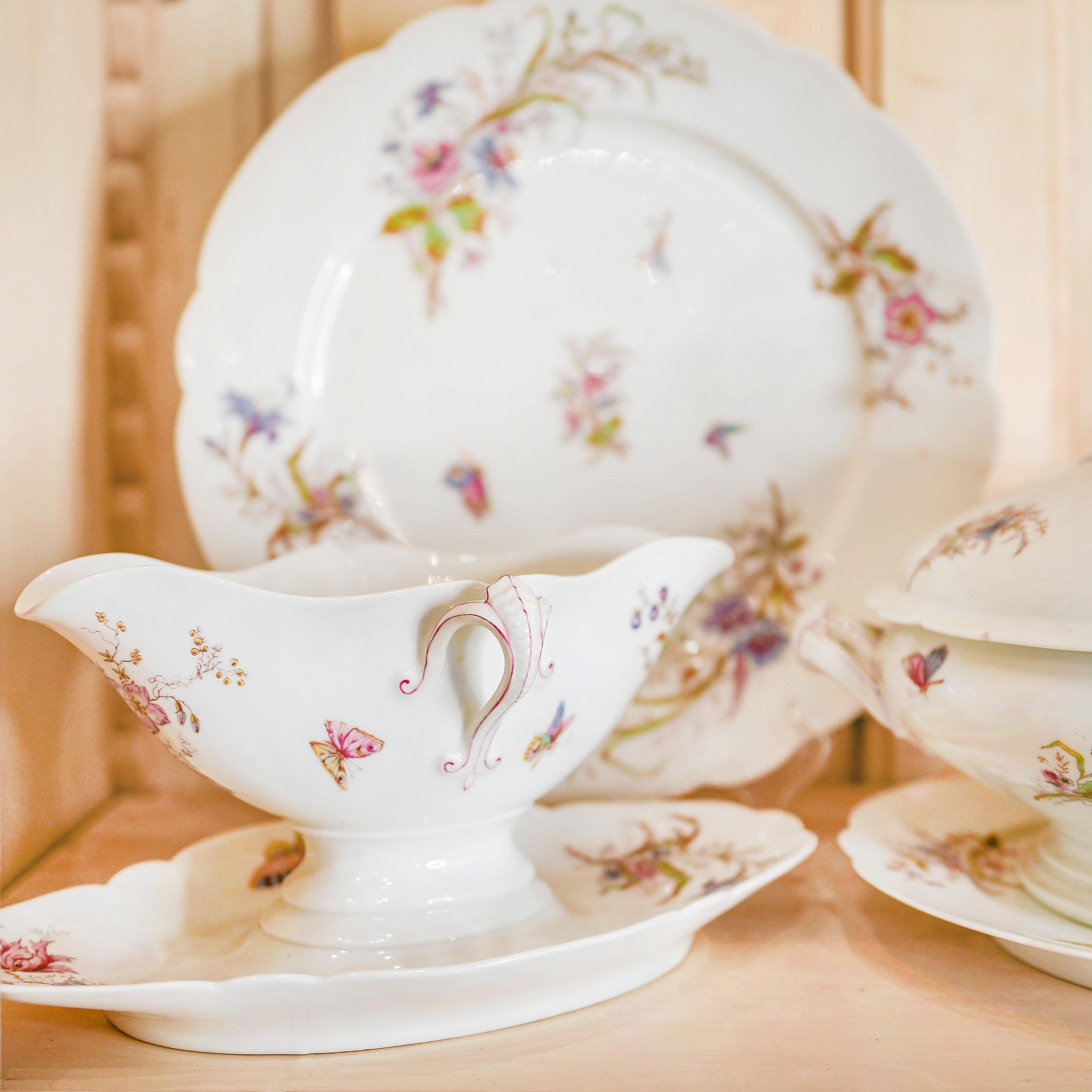 20th Century Set of Pilivuyt Porcelain Tableware For Sale