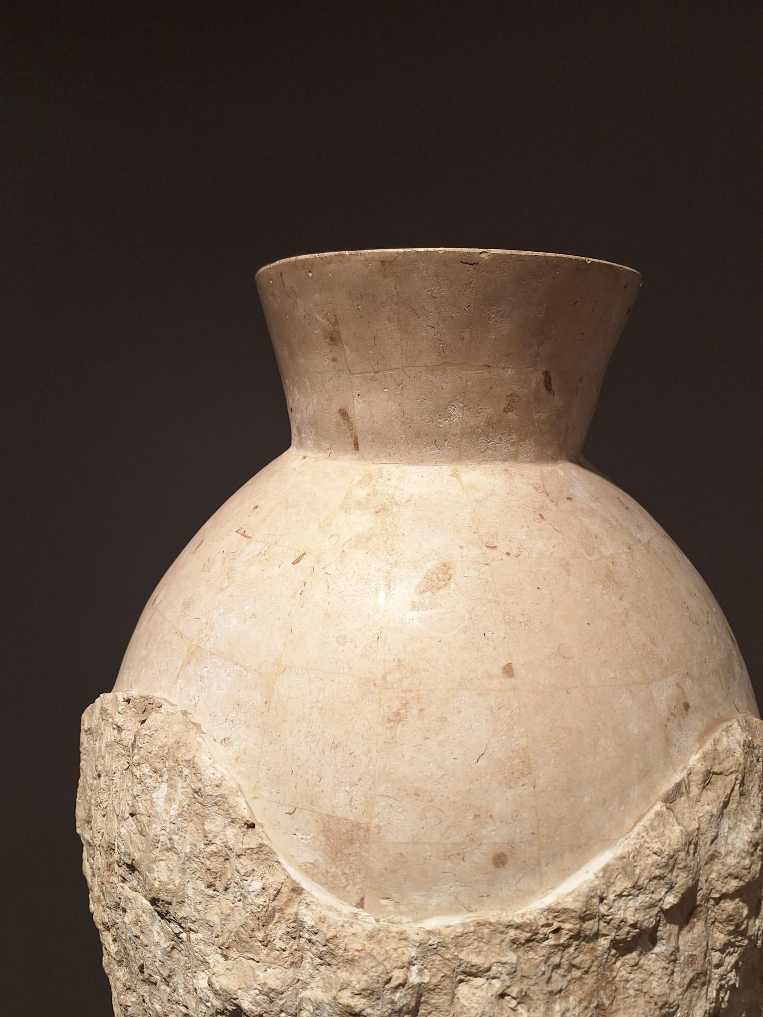 Set of Pillar and Vase made from Travertine, Italy For Sale 5