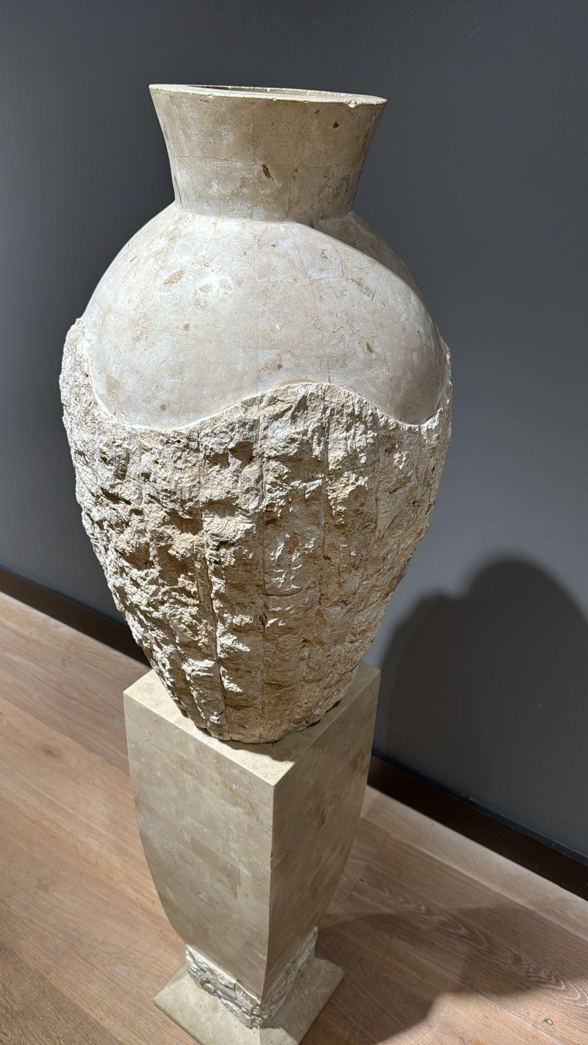 Italian Set of Pillar and Vase made from Travertine, Italy For Sale