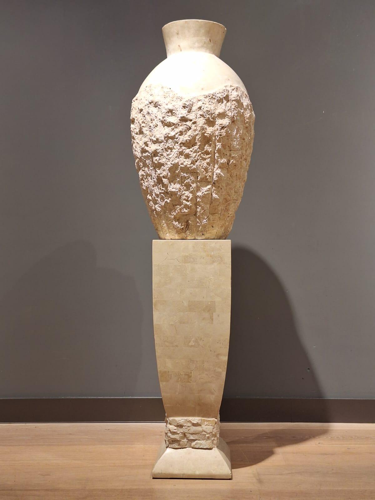 Set of Pillar and Vase made from Travertine, Italy In Fair Condition For Sale In MIJDRECHT, NL