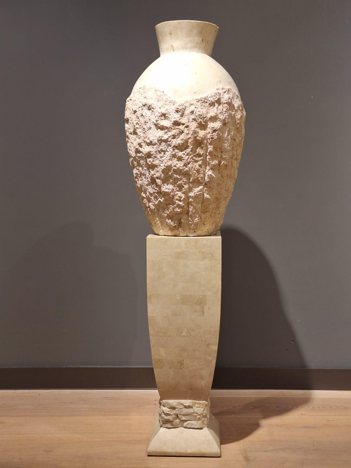 Set of Pillar and Vase made from Travertine, Italy For Sale 1