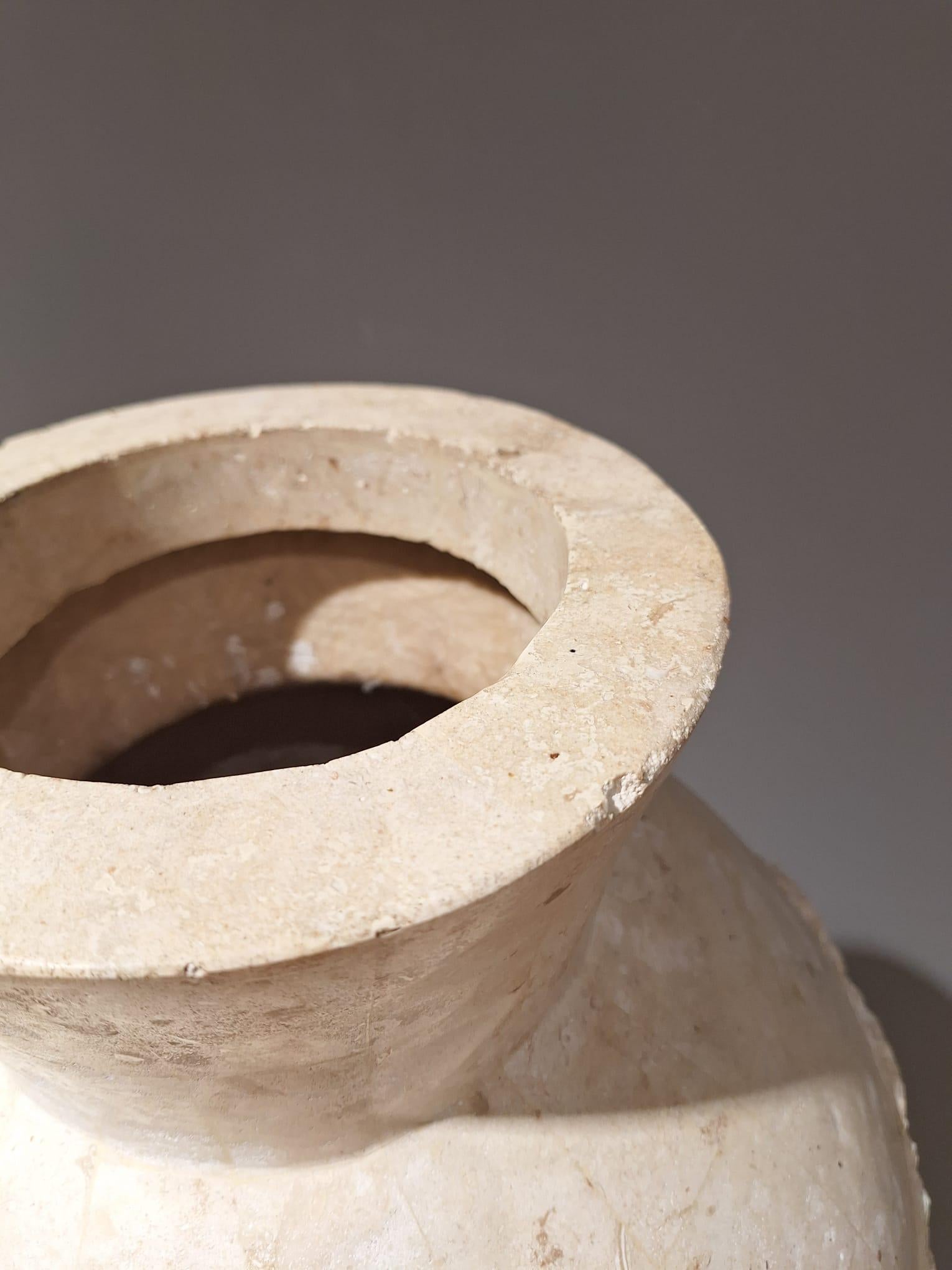 Set of Pillar and Vase made from Travertine, Italy For Sale 3
