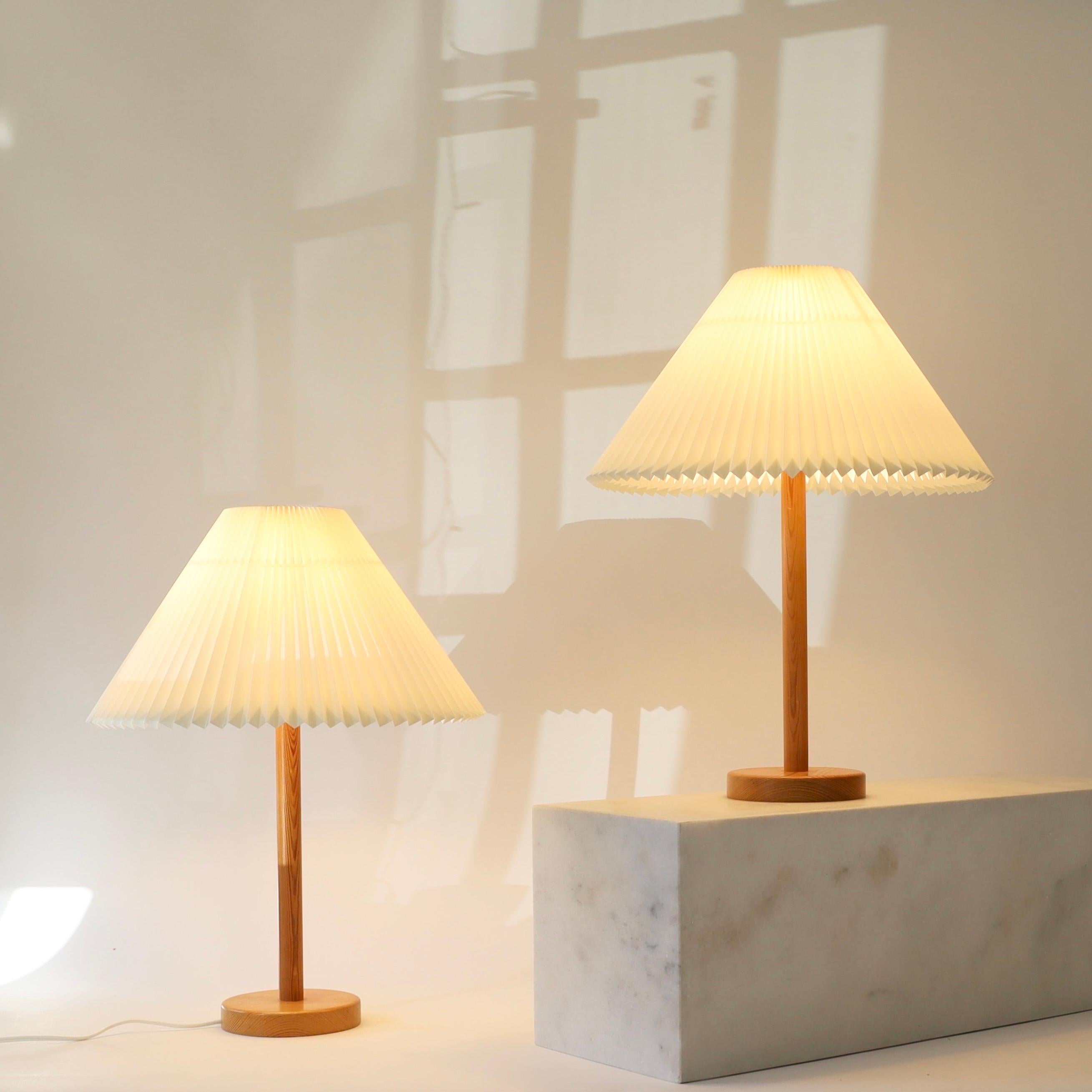 Ensemble de lampes de table en pin par Solbackens Svarveri, Suède, 1970 Bon état - En vente à Værløse, DK