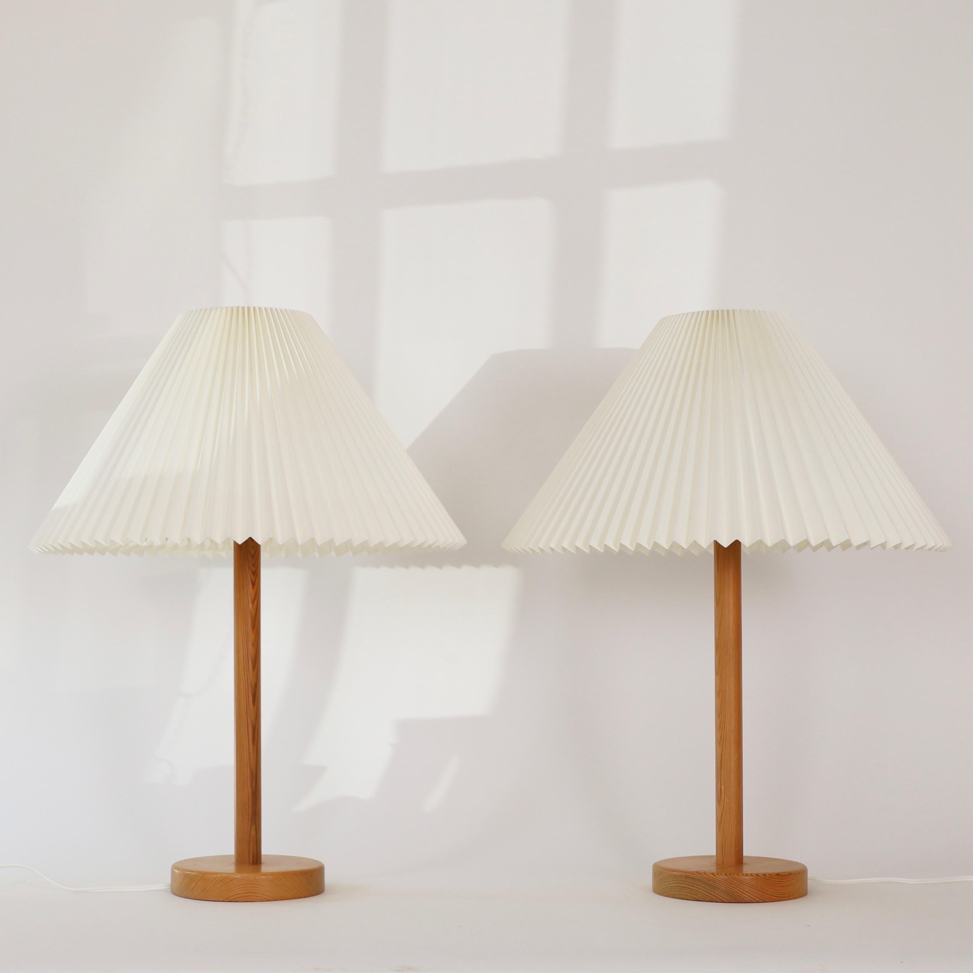 Bois Ensemble de lampes de table en pin par Solbackens Svarveri, Suède, 1970 en vente