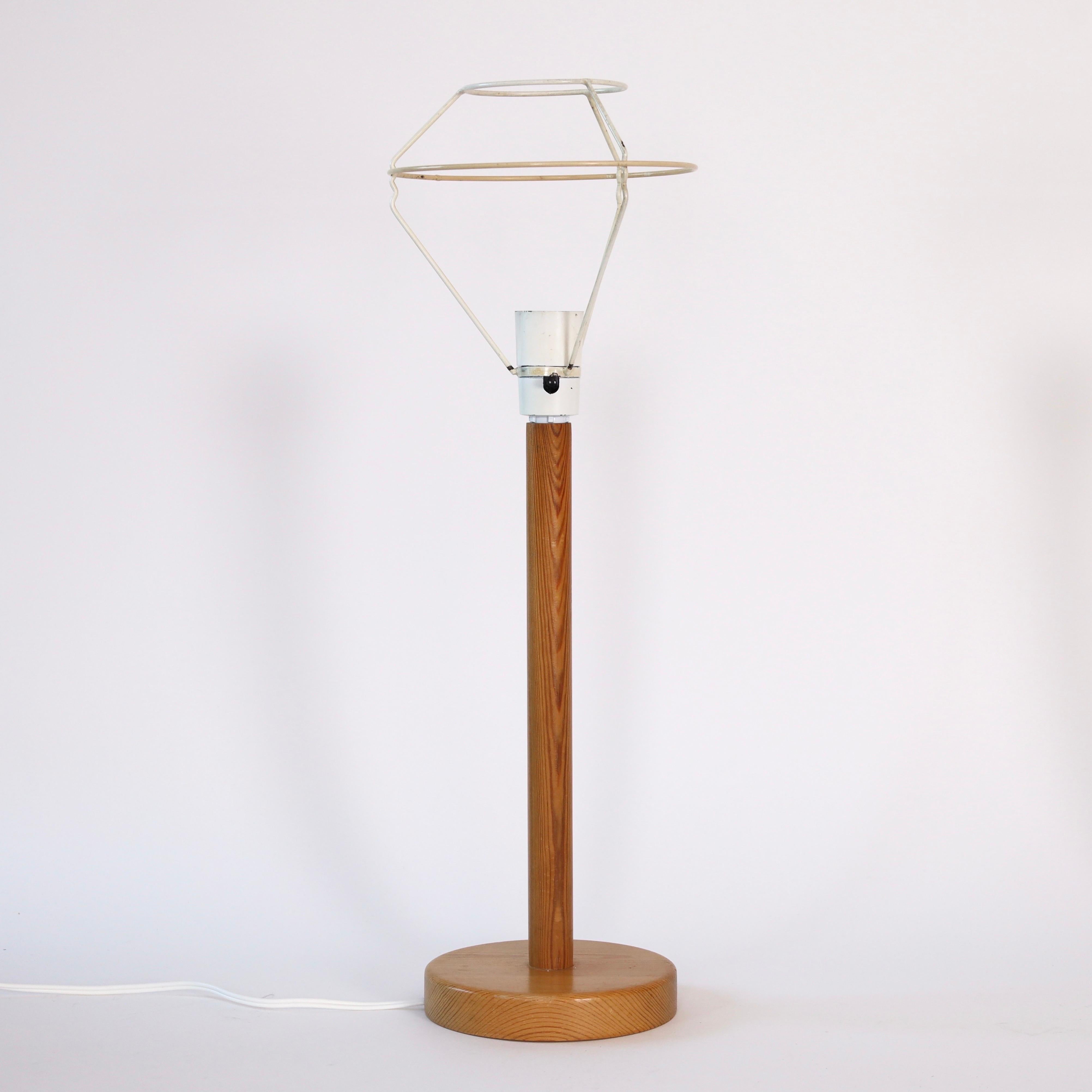 Ensemble de lampes de table en pin par Solbackens Svarveri, Suède, 1970 en vente 2