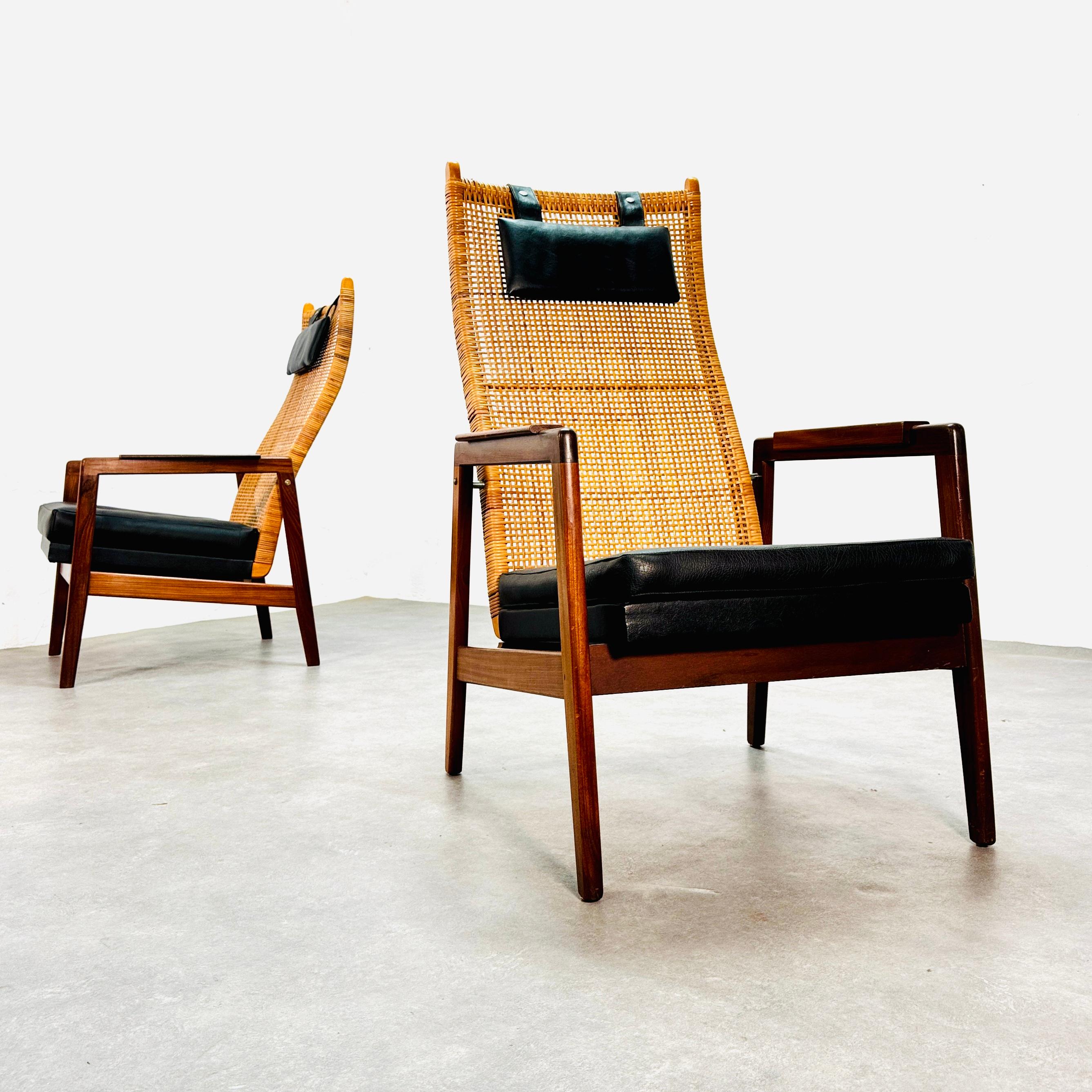 Paul J. Muntendam, designer de meubles, architecte d'intérieur et orfèvre à Johan, a conçu ces fauteuils en rotin en 1960 pour Jacob et Johan Jonkers. 

Jacob et Johan Jonkers avaient une fabrique de meubles à Noordwolde Calle, aux Pays-Bas, qui