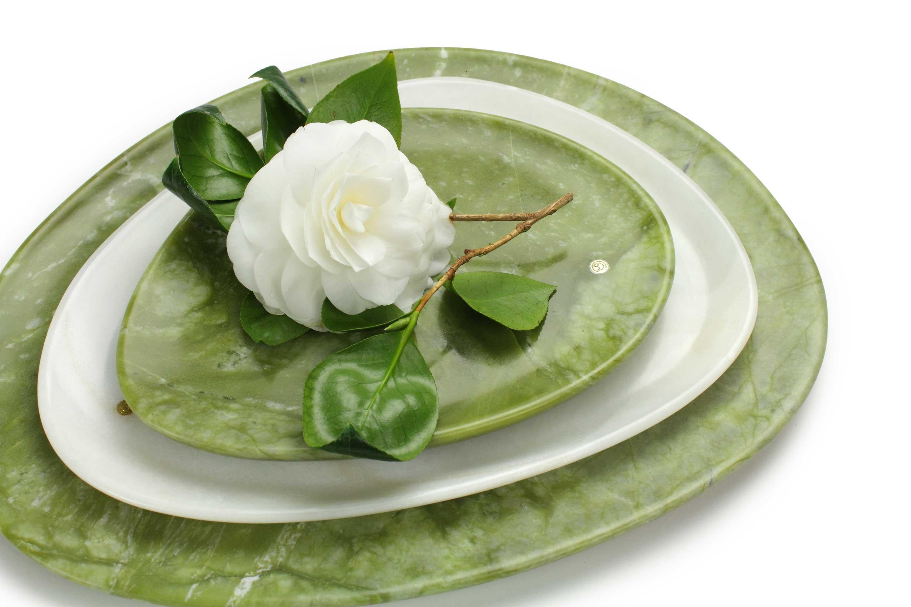 Servierplatten Serviergeschirr-Set aus 3 grünem Marmor und weißem Onyx, handgeschnitzt, Italien (Moderne) im Angebot