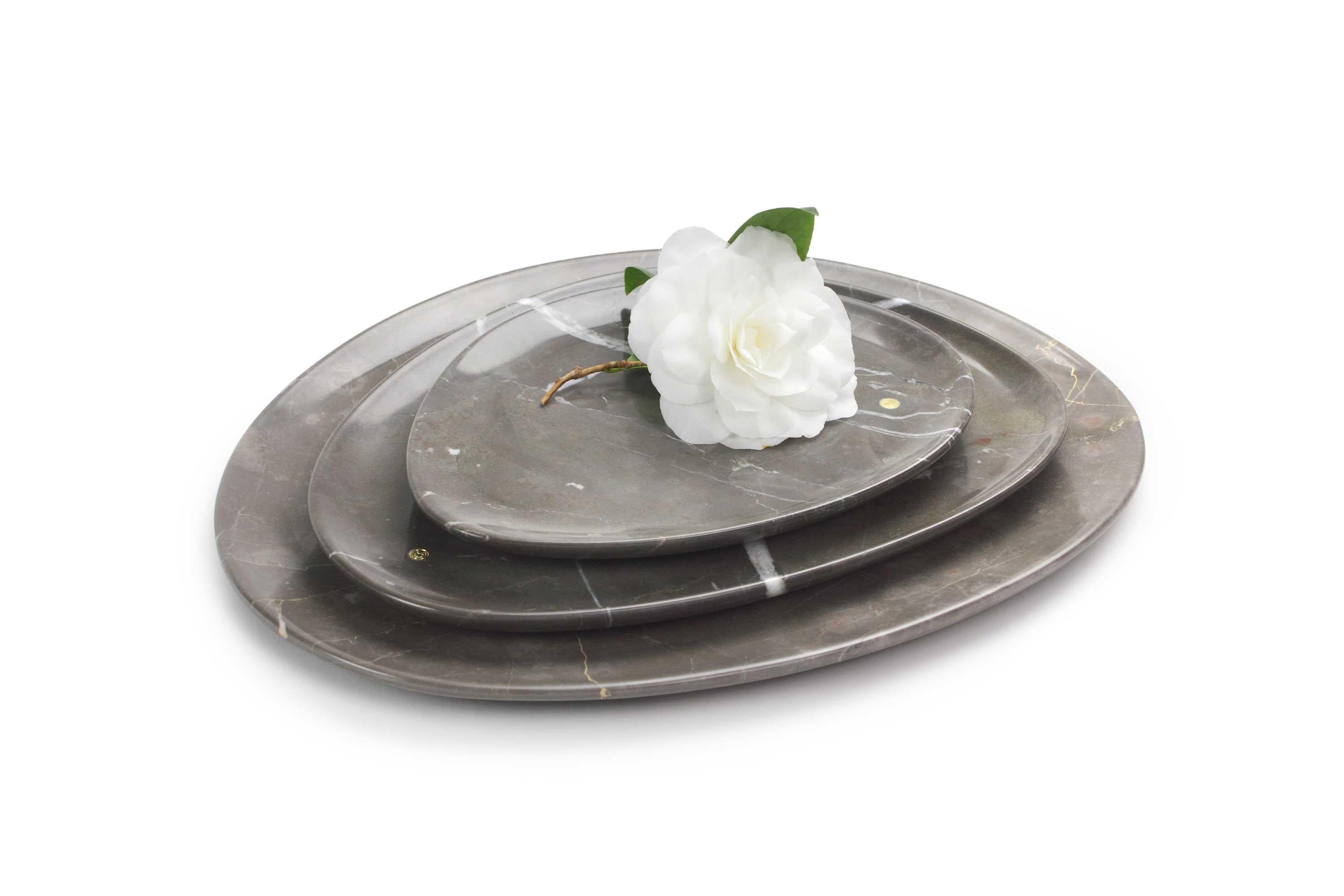 Hand carved presentation plates in Imperial Grey marble.
Multiple use as plates, platters and placers. 

Dimensions: Small - L24 W20 H1.8 cm, Medium - L30 W28 H1.8 cm and Big - L36 W35 H1.8 cm.
Available in different marbles, onyx and quartzite.