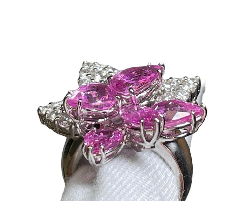 Set of Platinum Natural Pink Sapphires Diamonds Cluster Ring/Pair of Earrings For Sale 1