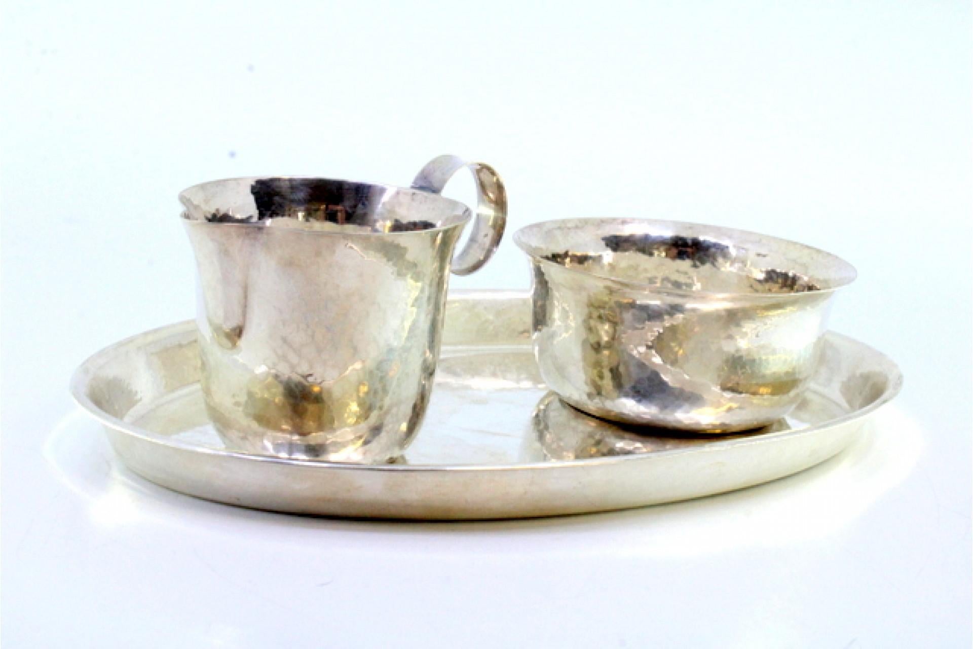 Set of platter, cup and bowl in hammered silver In Good Condition For Sale In Porto, PT