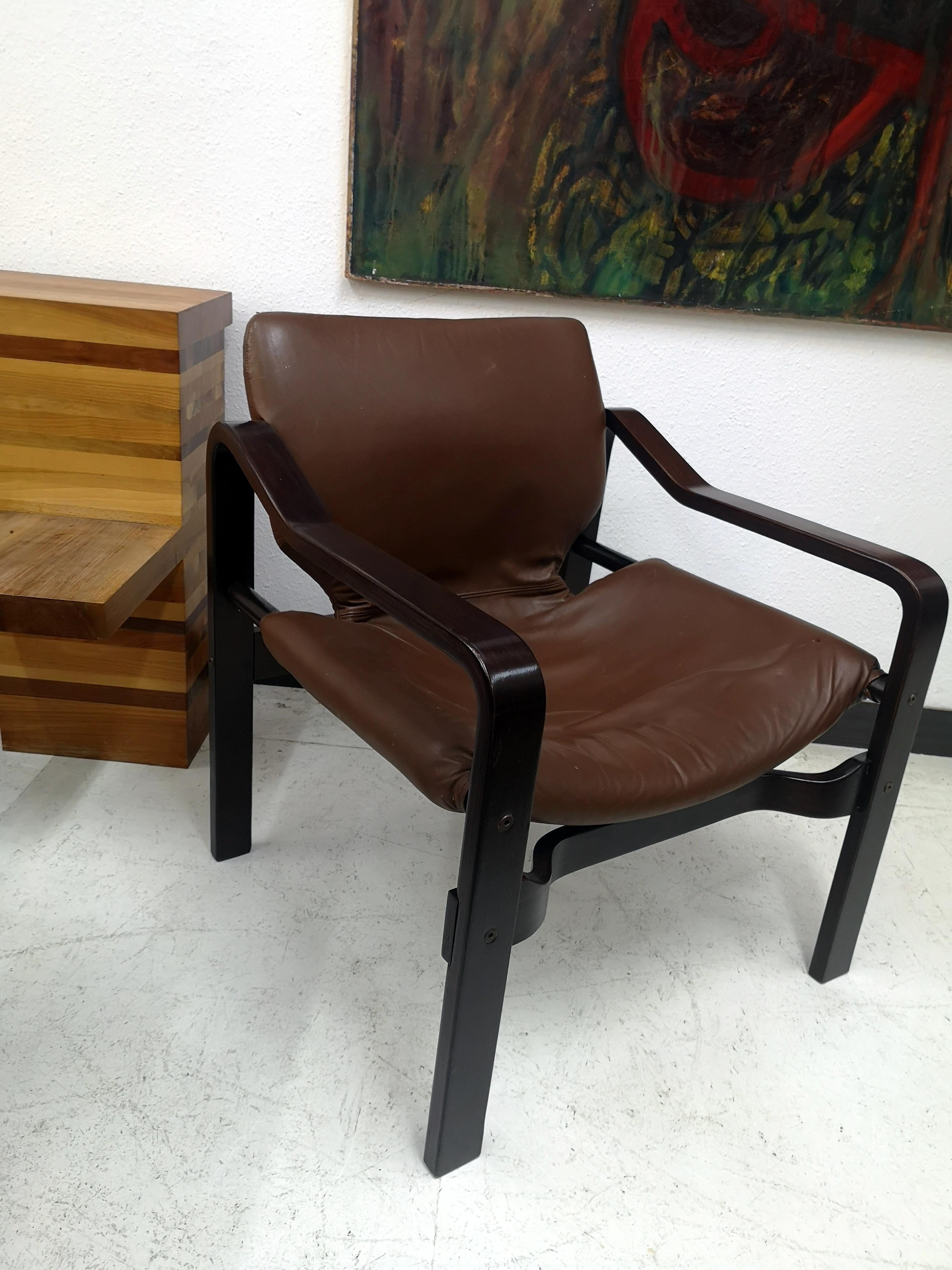 Set of Two Mid-Century Plywood Leather Arm Chairs, 1970s In Good Condition For Sale In Budapest, HU