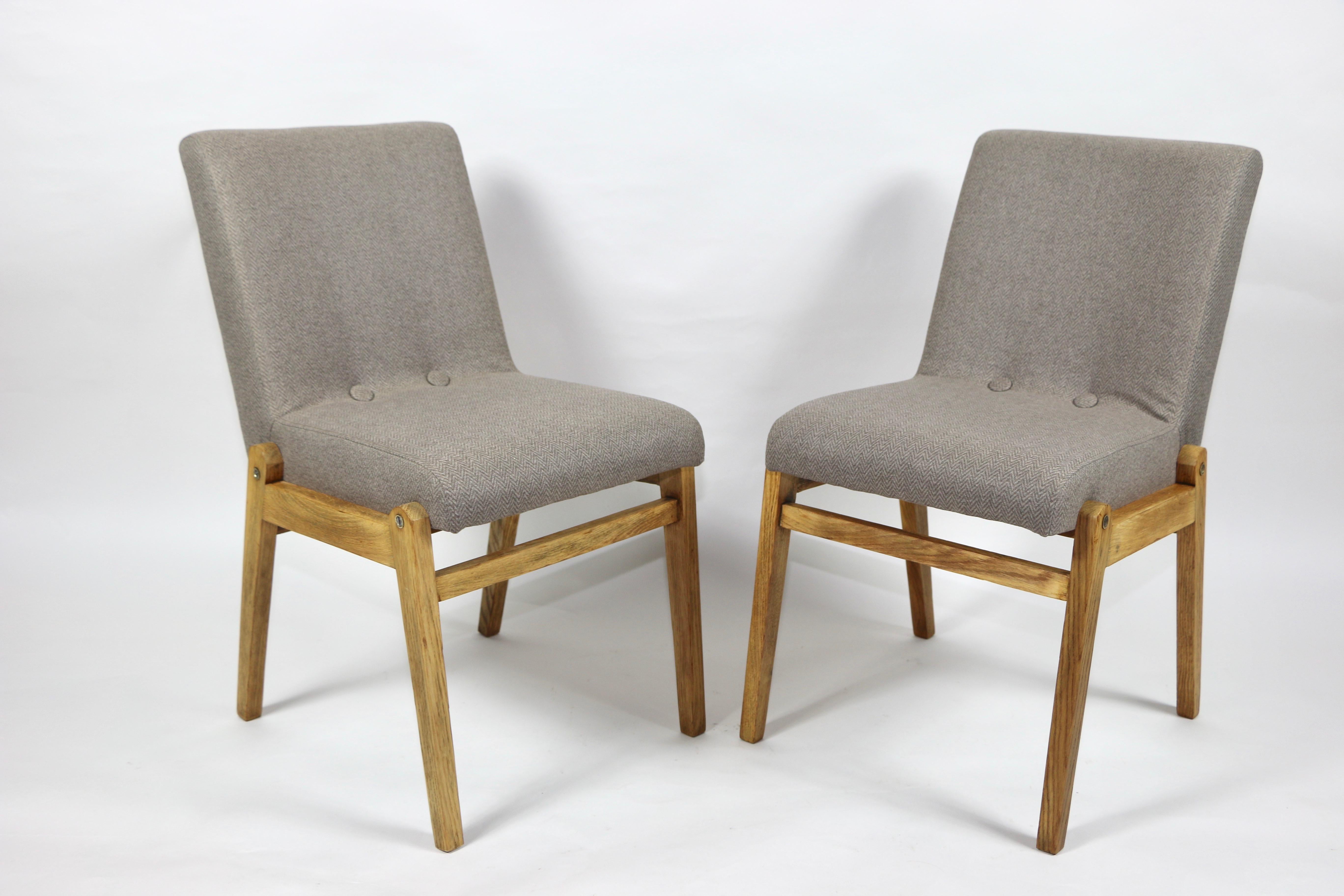 Two polish Aga chairs in Braun from 1970s, new upholstery covered with fabric in fashionable Braun herringbone, finished with wooden chair cushion. Wooden elements in natural oak color. Perfect condition.


Dimension H 75 x W 43 x D 54.