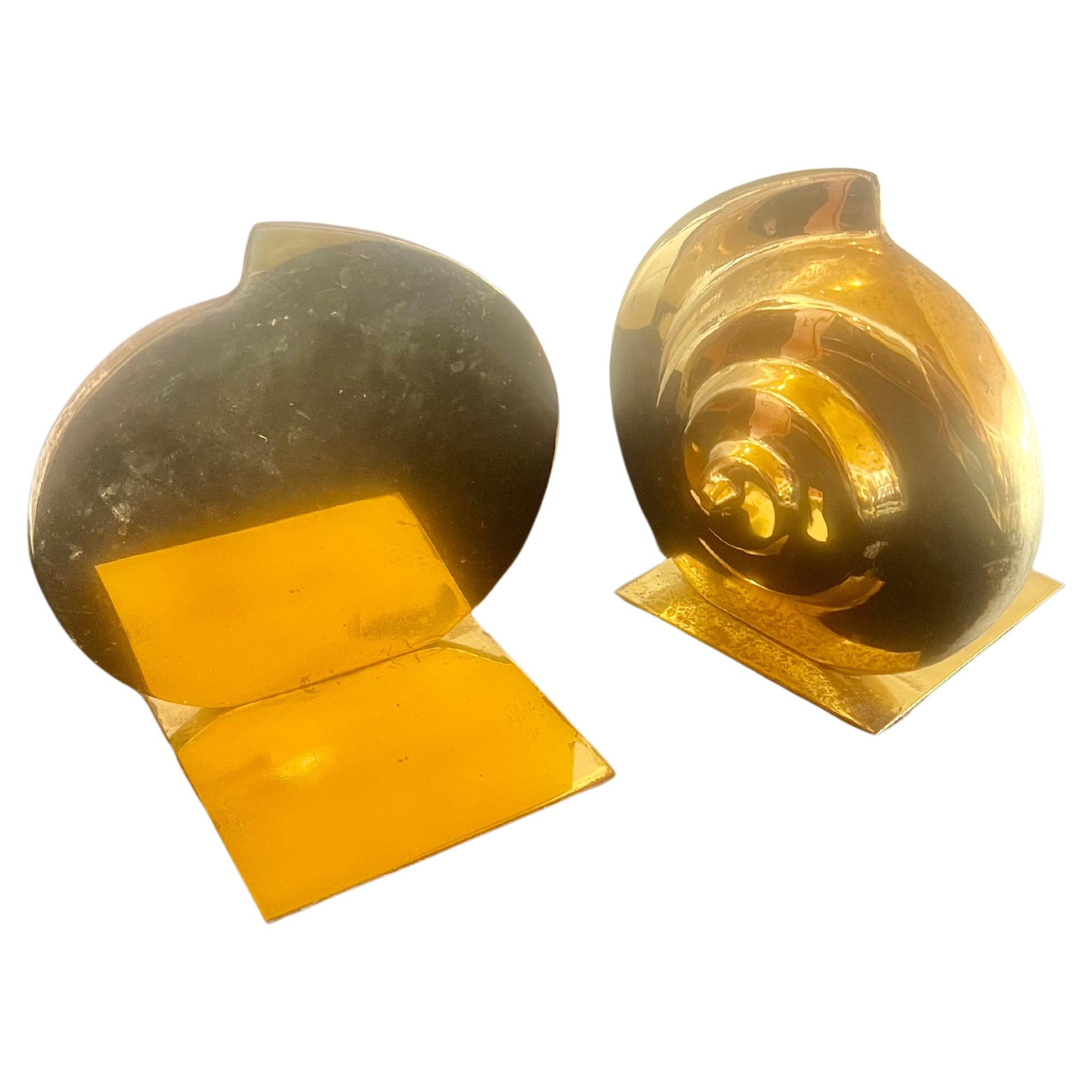 Juego de sujetalibros de concha de nautilus de latón pulido en Bueno estado para la venta en San Diego, CA
