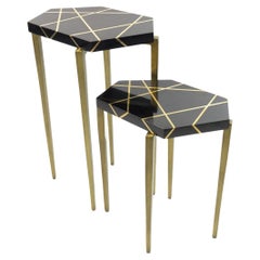 Set aus polygonalen Beistelltischen mit schwarzer Intarsienarbeit und Messing von Ginger Brown