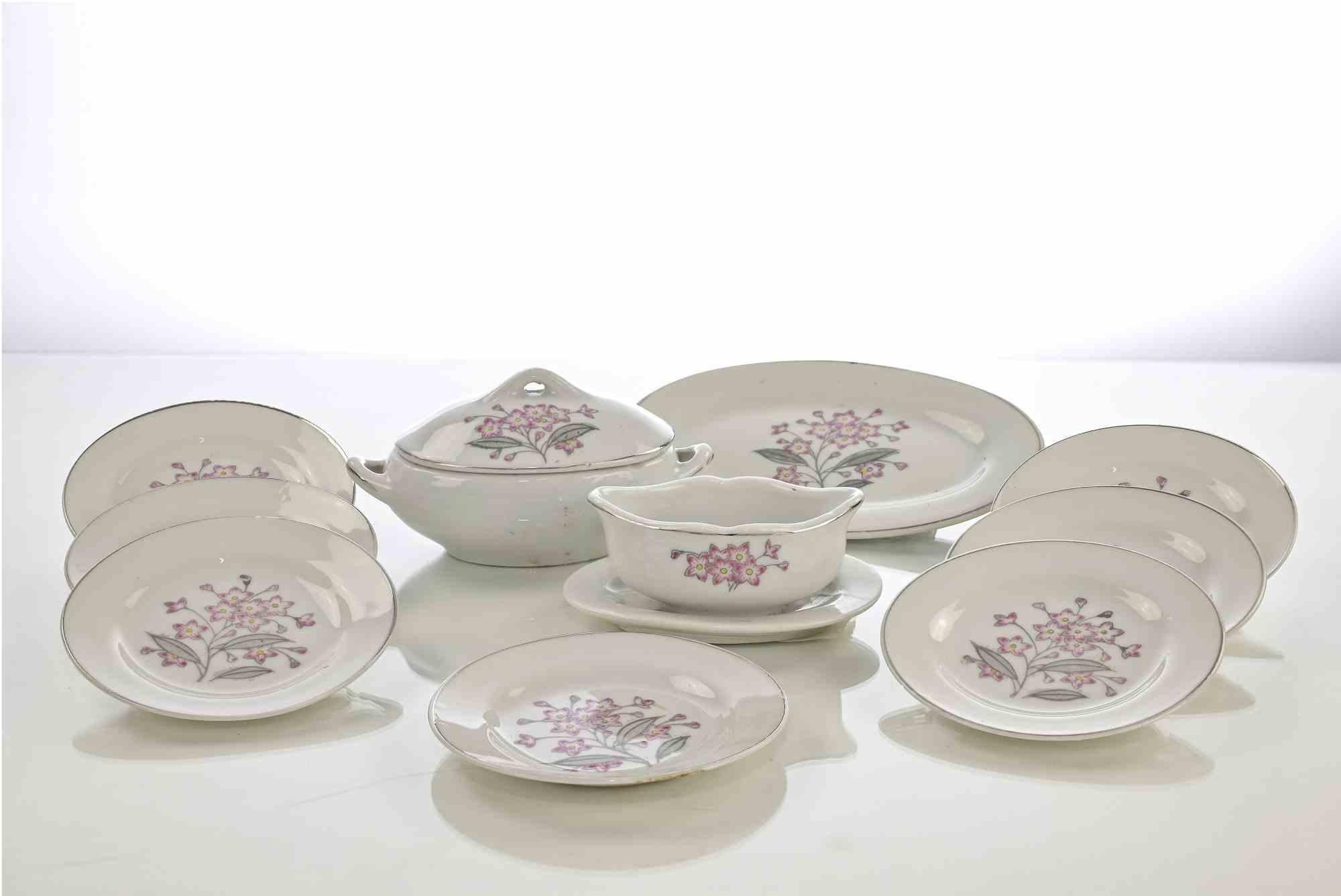 Ensemble de plats en porcelaine de Richard Ginori. Milieu du 20e siècle.

Il comprend

7 plats

2 assiettes de service

2 soupières

Marqué sur la base.

Bon état.