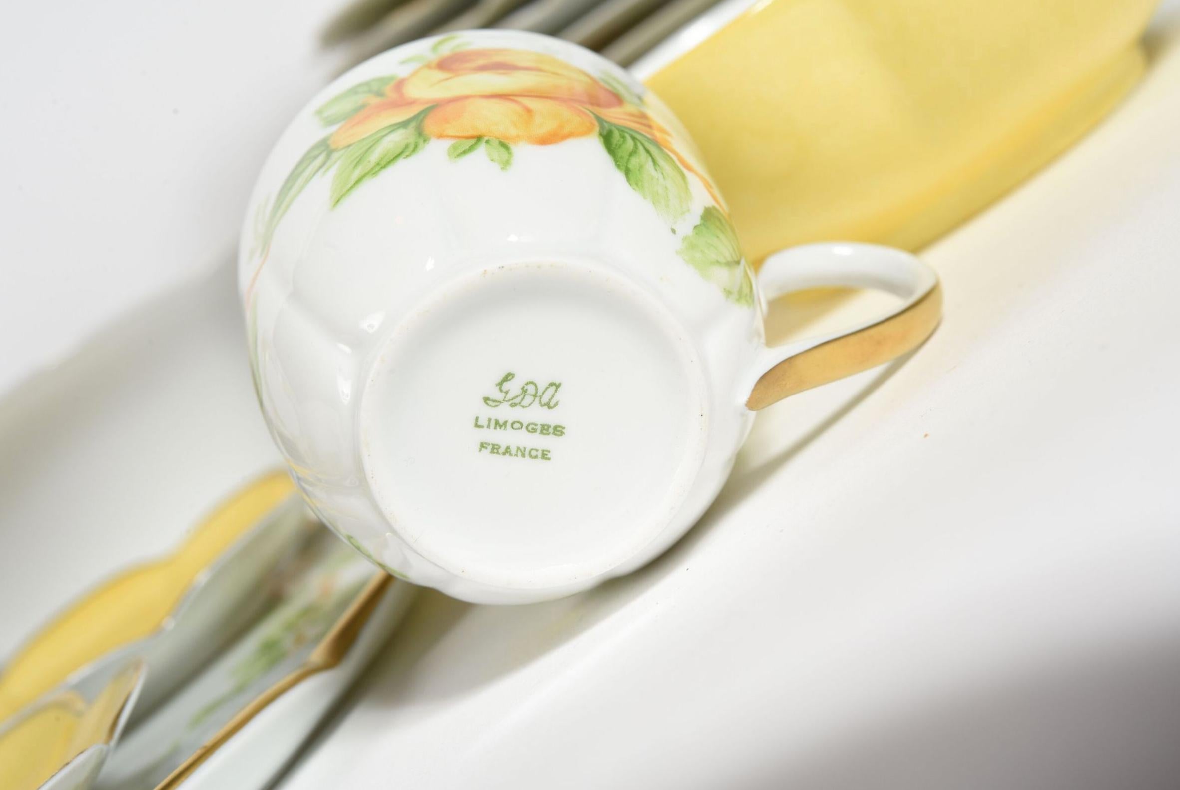 Set of Porcelain Service by Giovanna Amoruso Manzari and Limoges for Nina Ricci For Sale 2