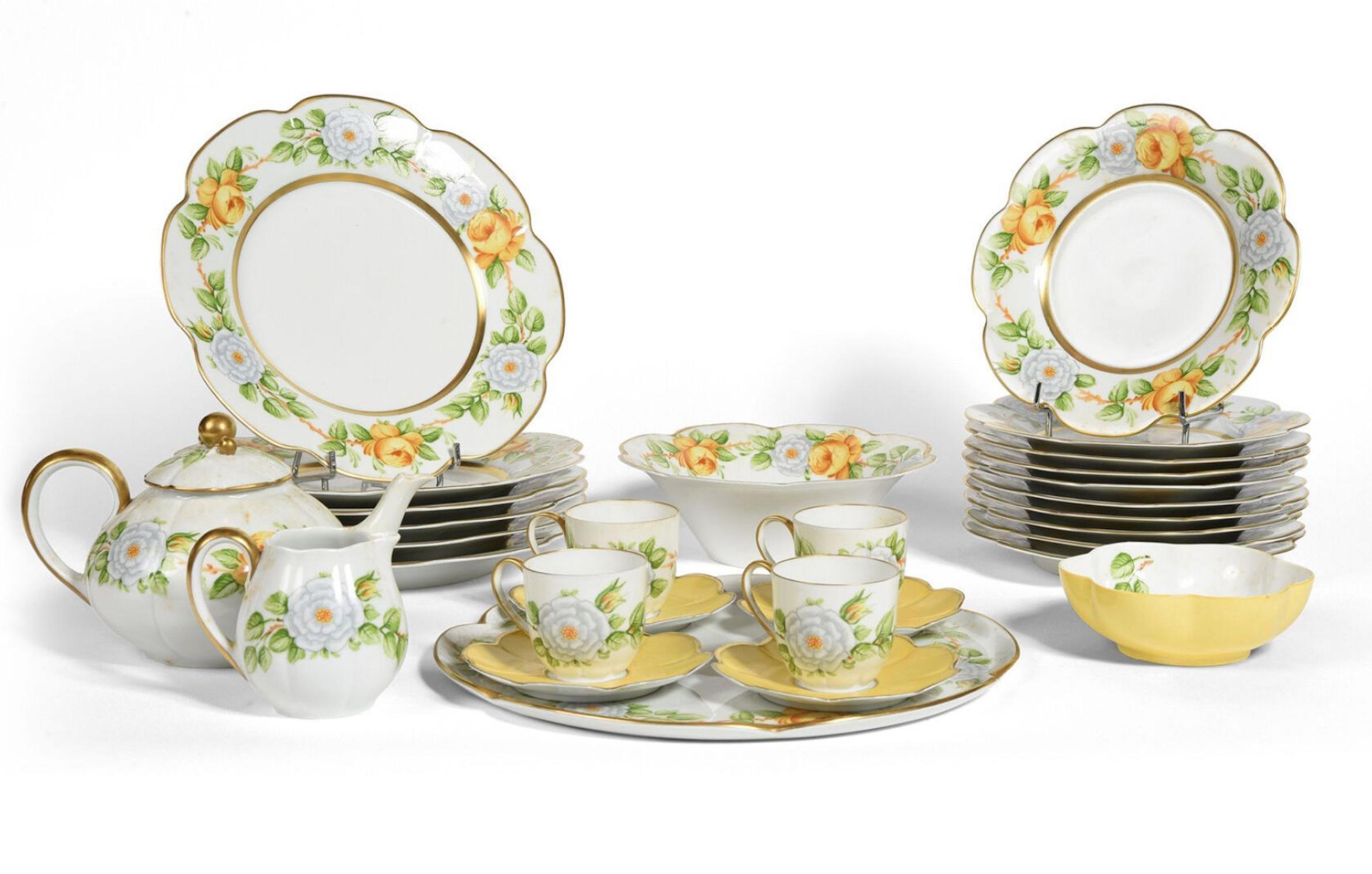 Set of Porcelain Service by Giovanna Amoruso Manzari and Limoges for Nina Ricci For Sale 3