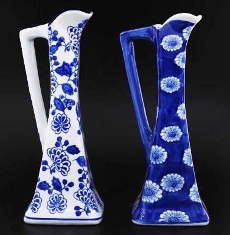 A lovely set of handcraft Portuguese pottery pitchers or jars, hand painted in brilliant blue and glazed, Portugal, circa 1950-1959.
Measures: Height 11
