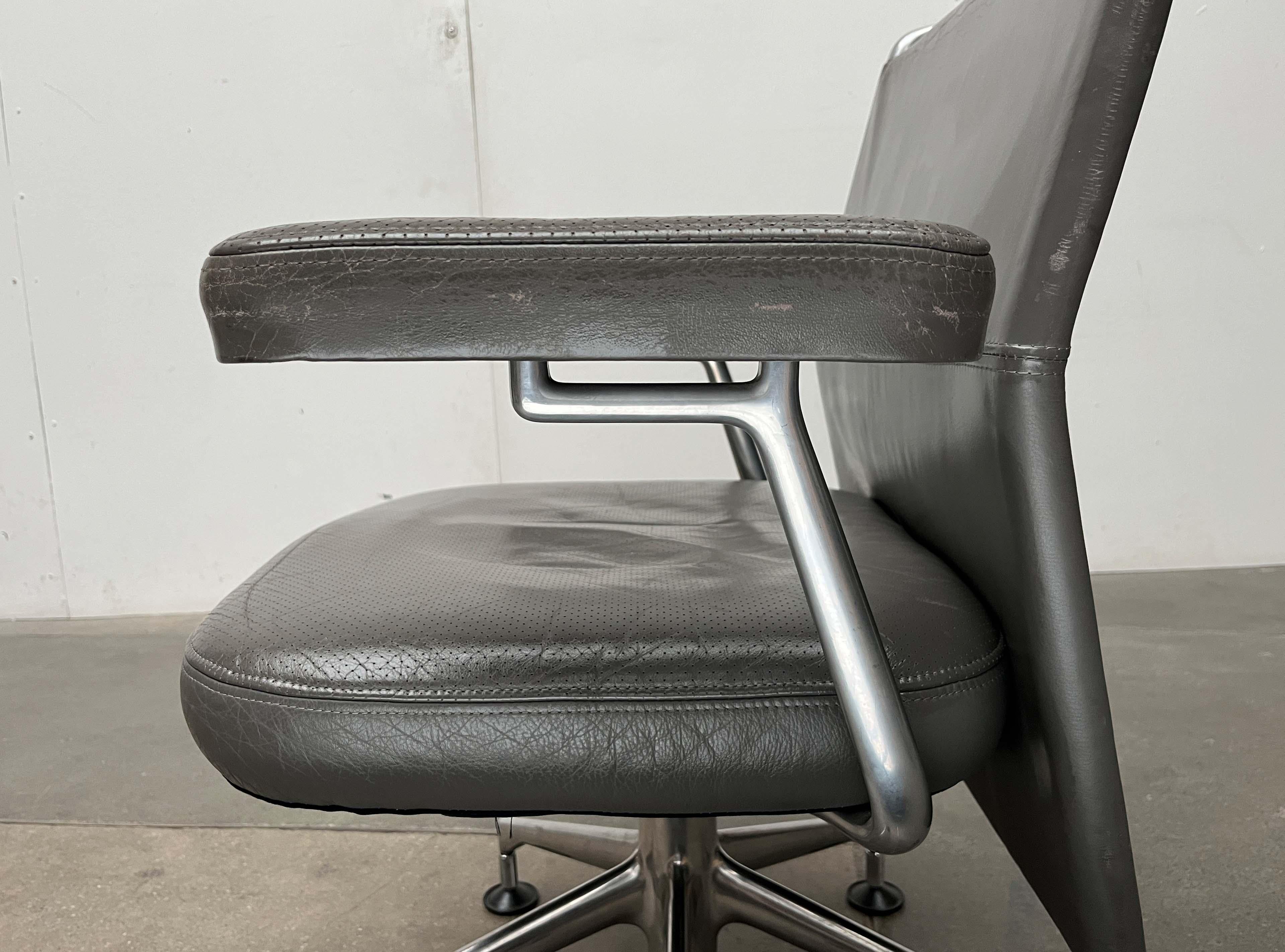 Set di poltrone girevoli postmoderne in pelle AC2 di Antonio Cittero per Vitra anni '90 in vendita 8