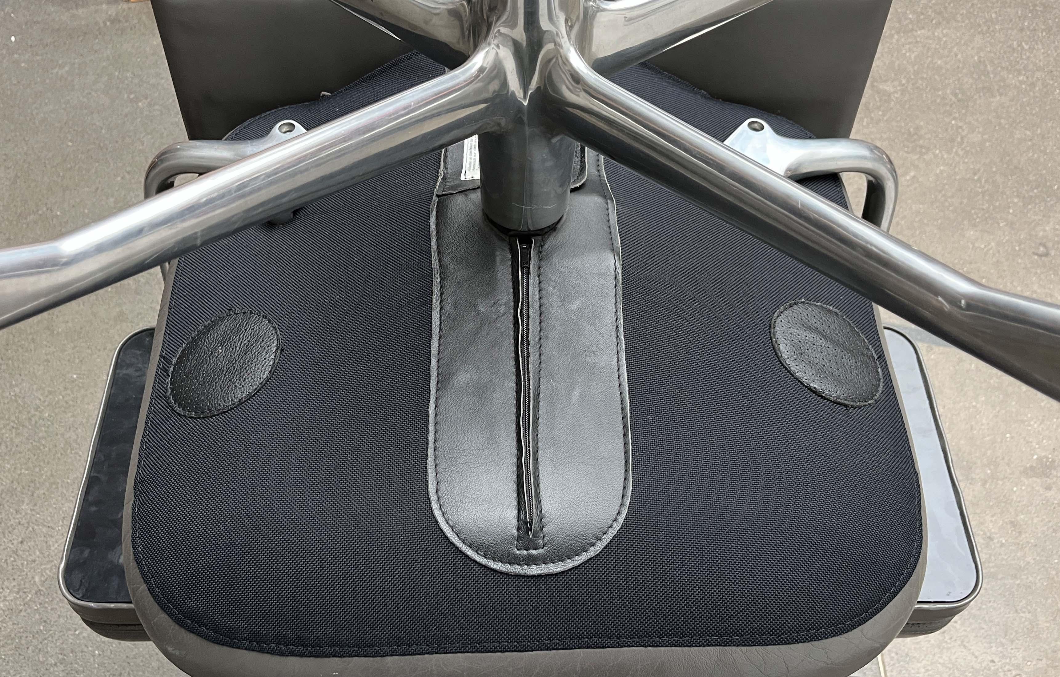 Set di poltrone girevoli postmoderne in pelle AC2 di Antonio Cittero per Vitra anni '90 in vendita 10