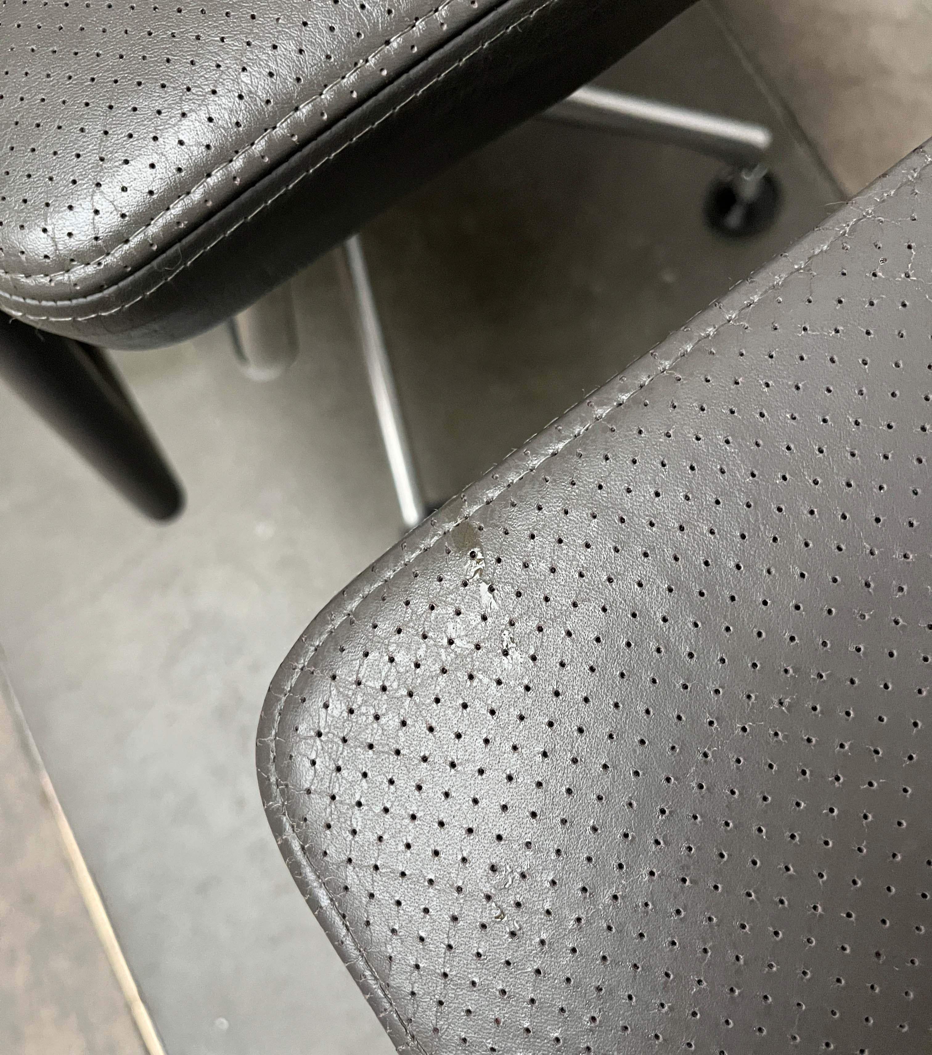 Set di poltrone girevoli postmoderne in pelle AC2 di Antonio Cittero per Vitra anni '90 in vendita 11