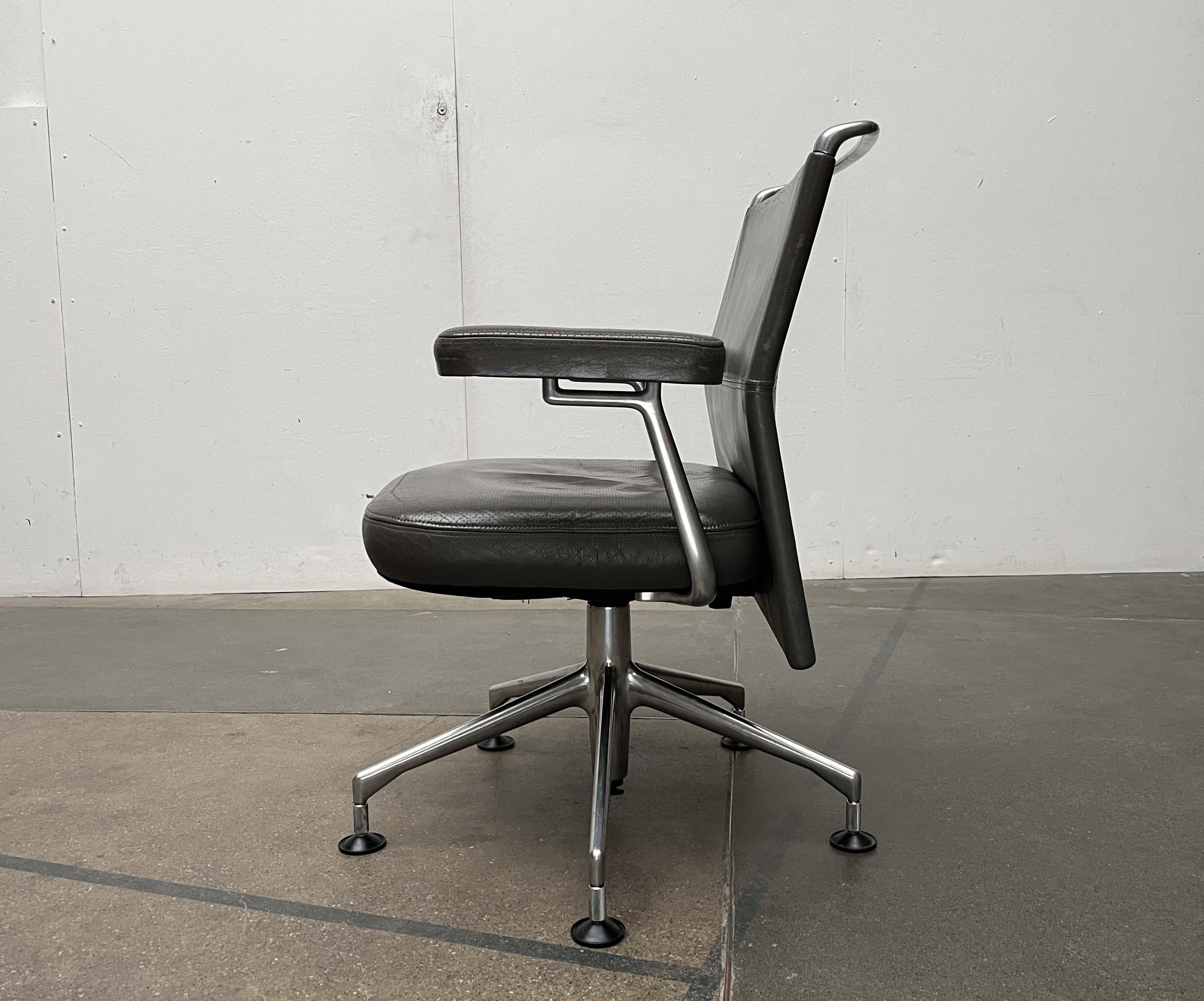 Set di poltrone girevoli postmoderne in pelle AC2 di Antonio Cittero per Vitra anni '90 in vendita 1