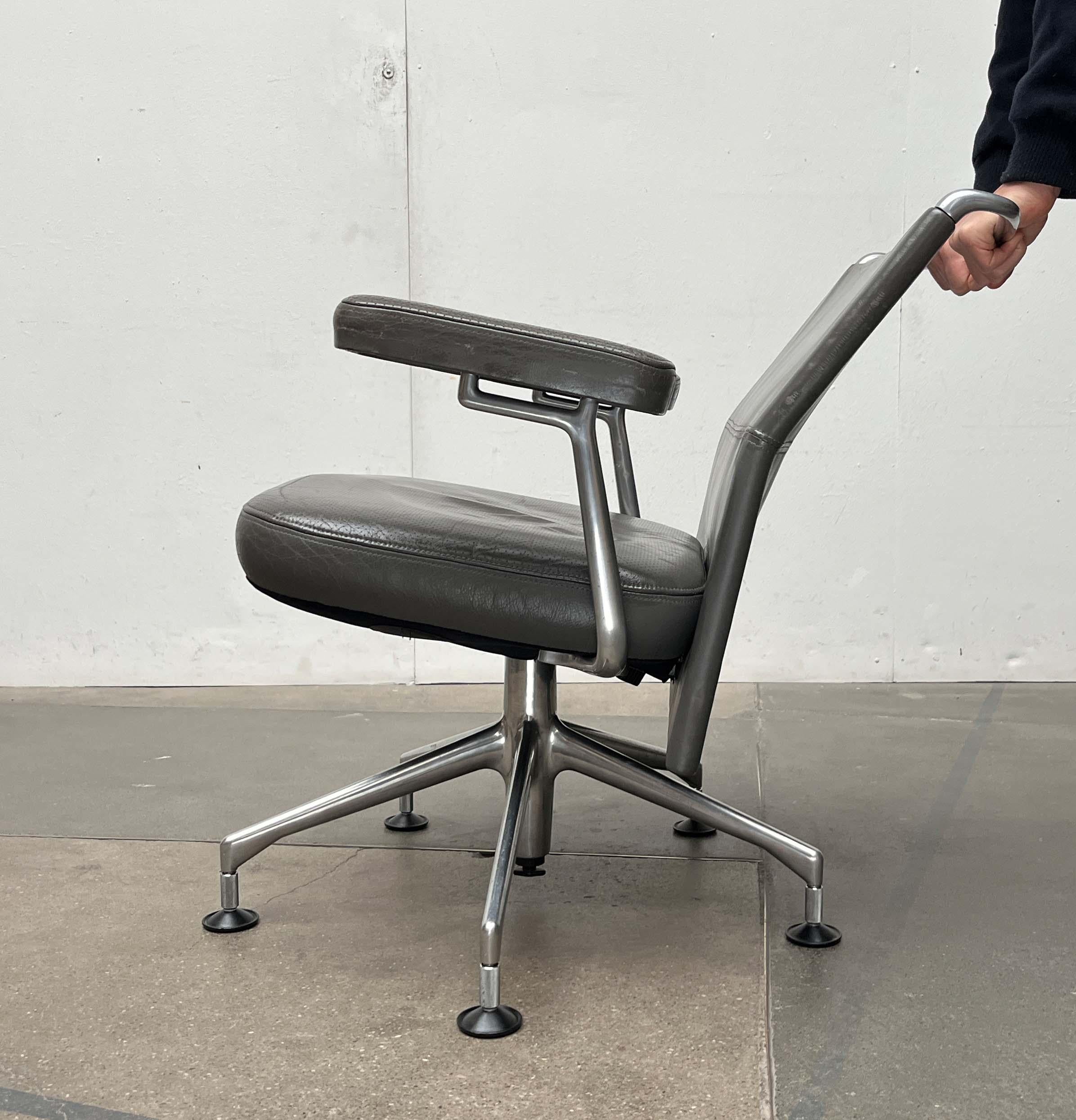 Set di poltrone girevoli postmoderne in pelle AC2 di Antonio Cittero per Vitra anni '90 in vendita 2