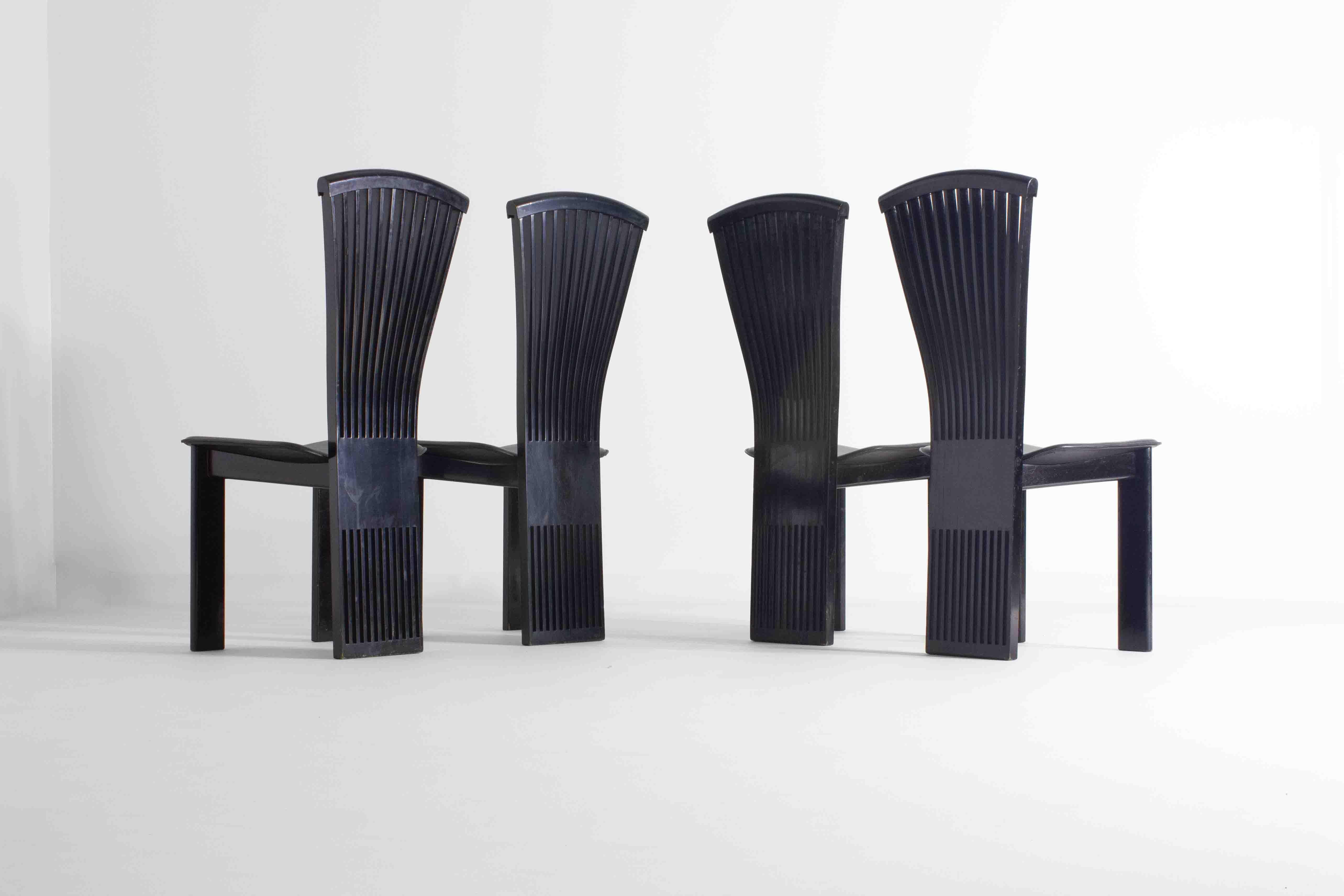 Set postmoderner „Fan“-Stühle von Pietro Costantini, Italien 1980er Jahre (Leder) im Angebot