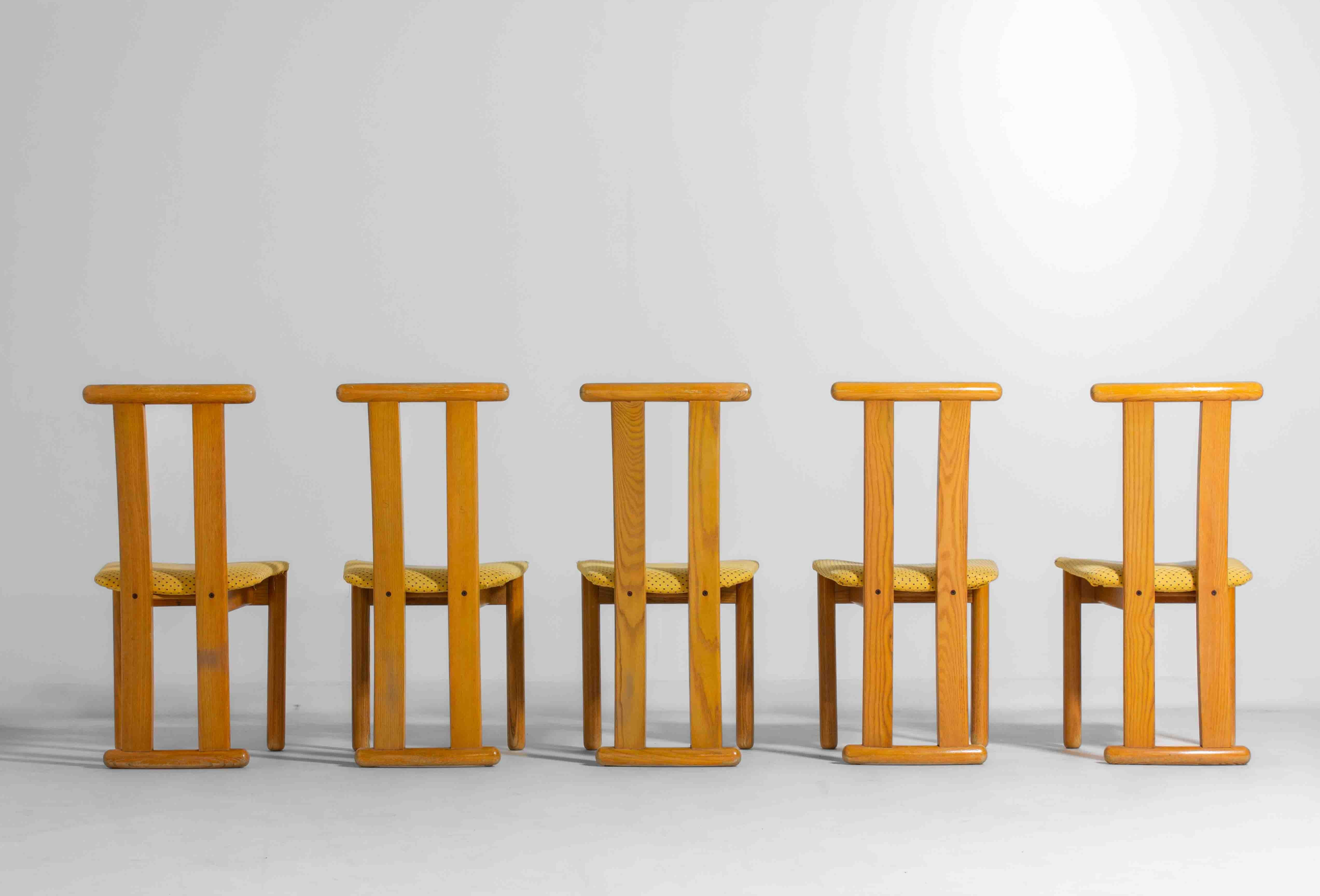 Set of postmodern high-back Italian dining chairs, 1980s In Fair Condition For Sale In Antwerpen, VAN