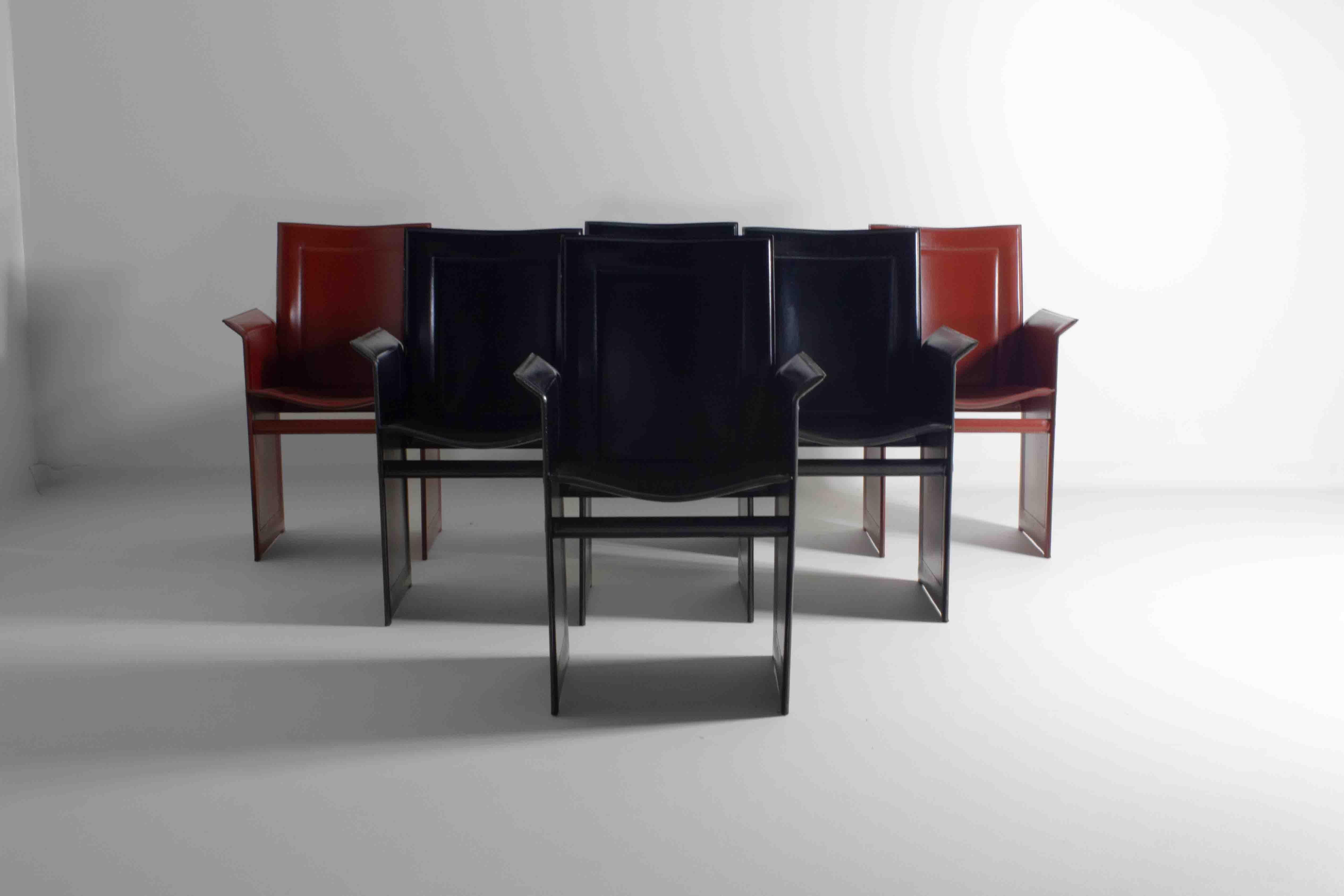This set of six postmodern”Solaria” dining chairs from the 1980s by Arrben, Italy is a striking combination of bold geometry and luxury materials. The four black and two wine-red chairs are crafted from thick, high-quality leather, which gives them