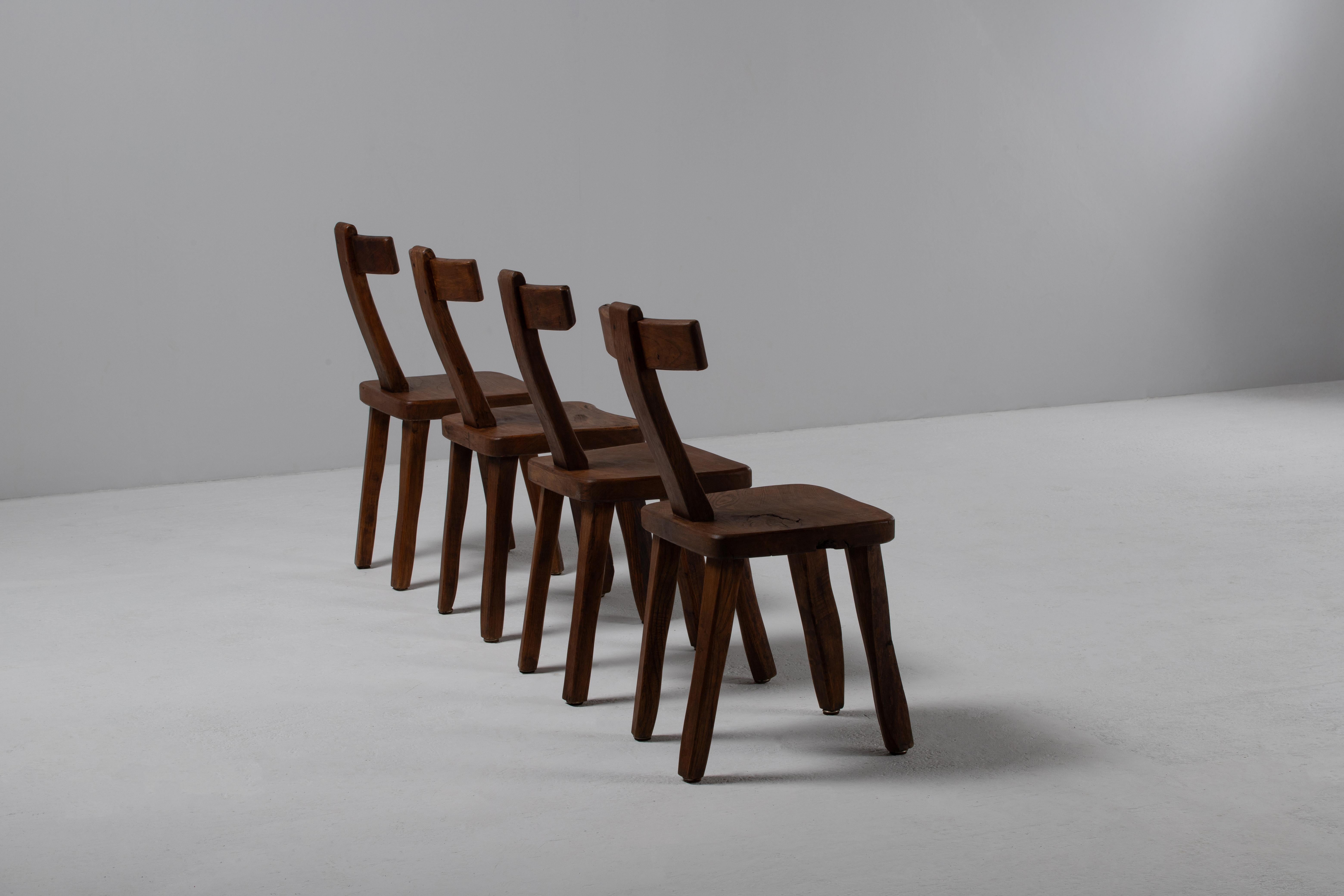 Finlandese Set di sedie primitive brutaliste in legno massiccio, sedie T, Olavi Hänninen in vendita