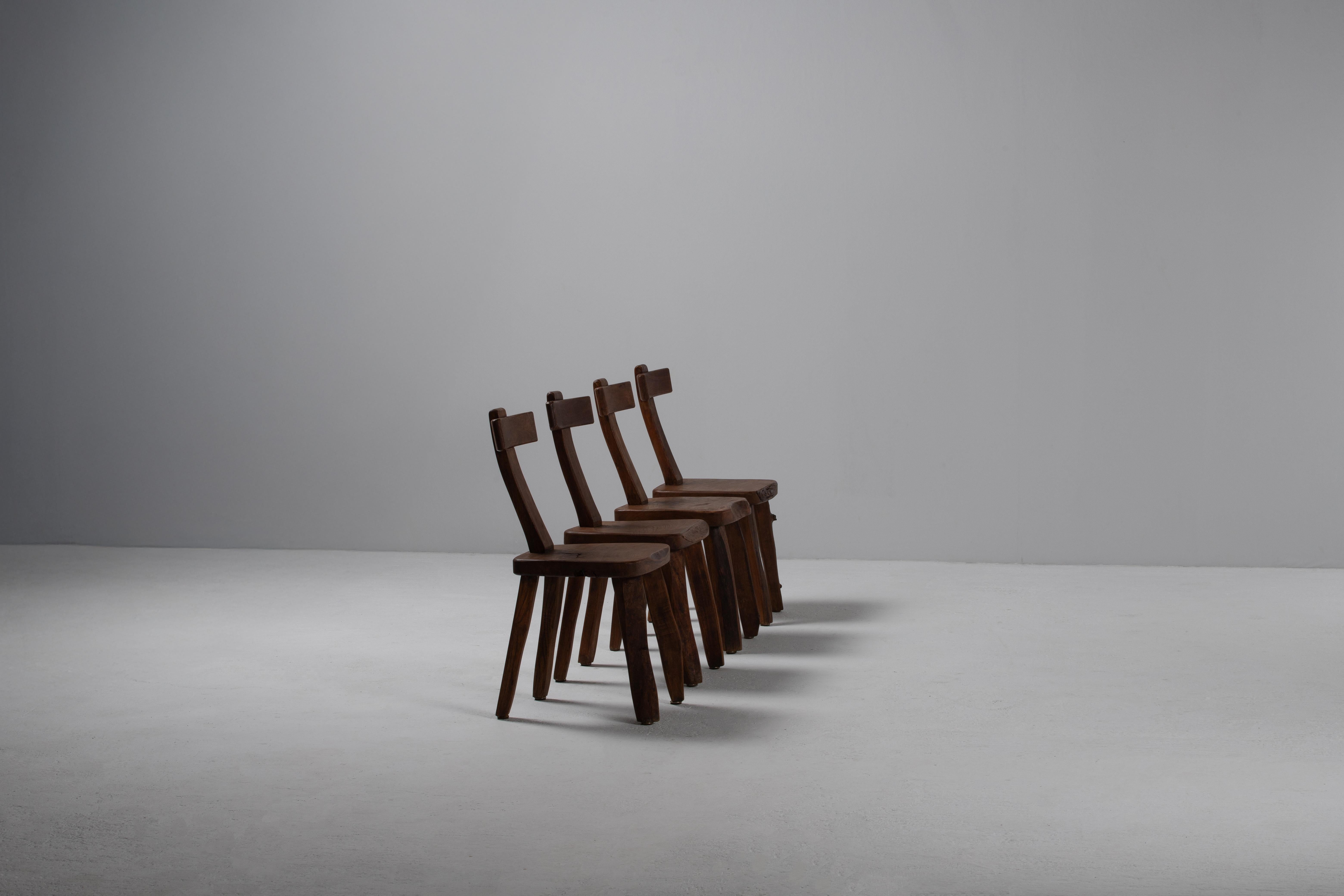 XX secolo Set di sedie primitive brutaliste in legno massiccio, sedie T, Olavi Hänninen in vendita