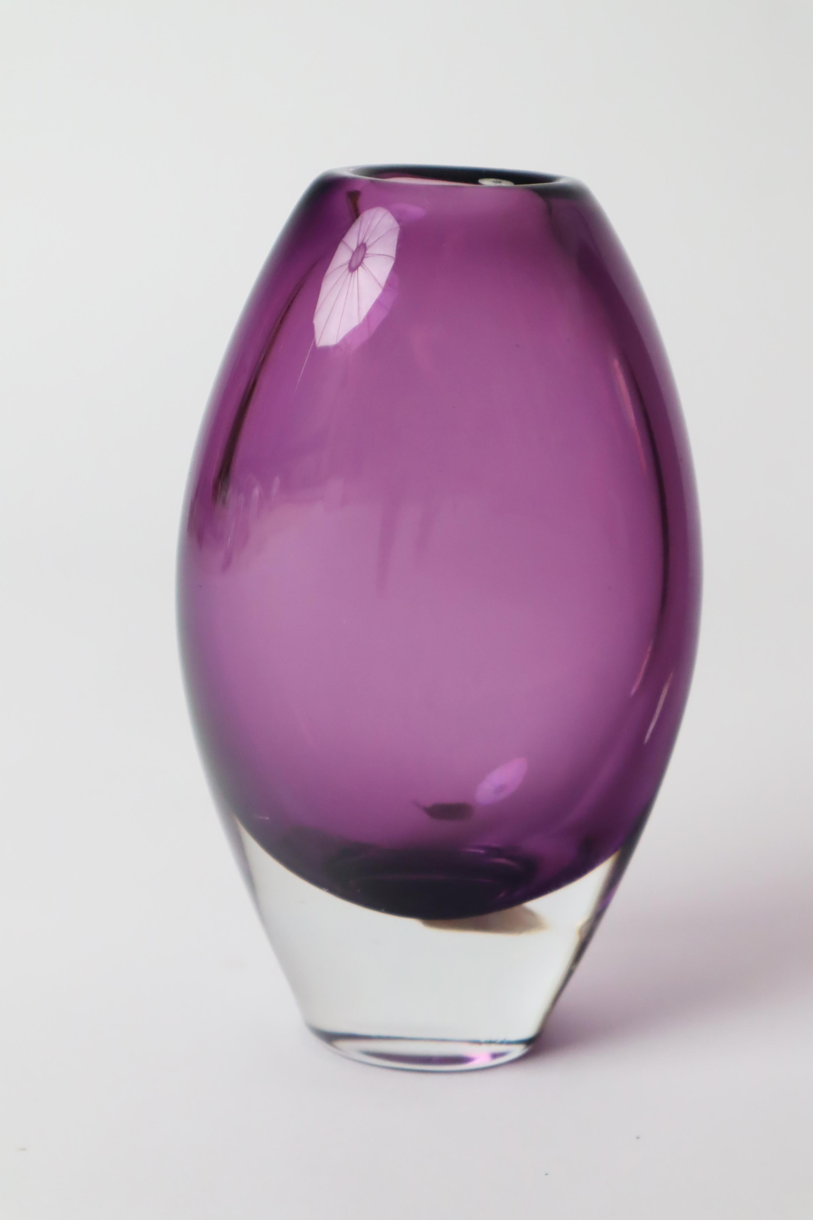 Suédois Ensemble de vases en verre de couleur violet et framboise par Gunnar Nylund, Suède, années 1960 en vente