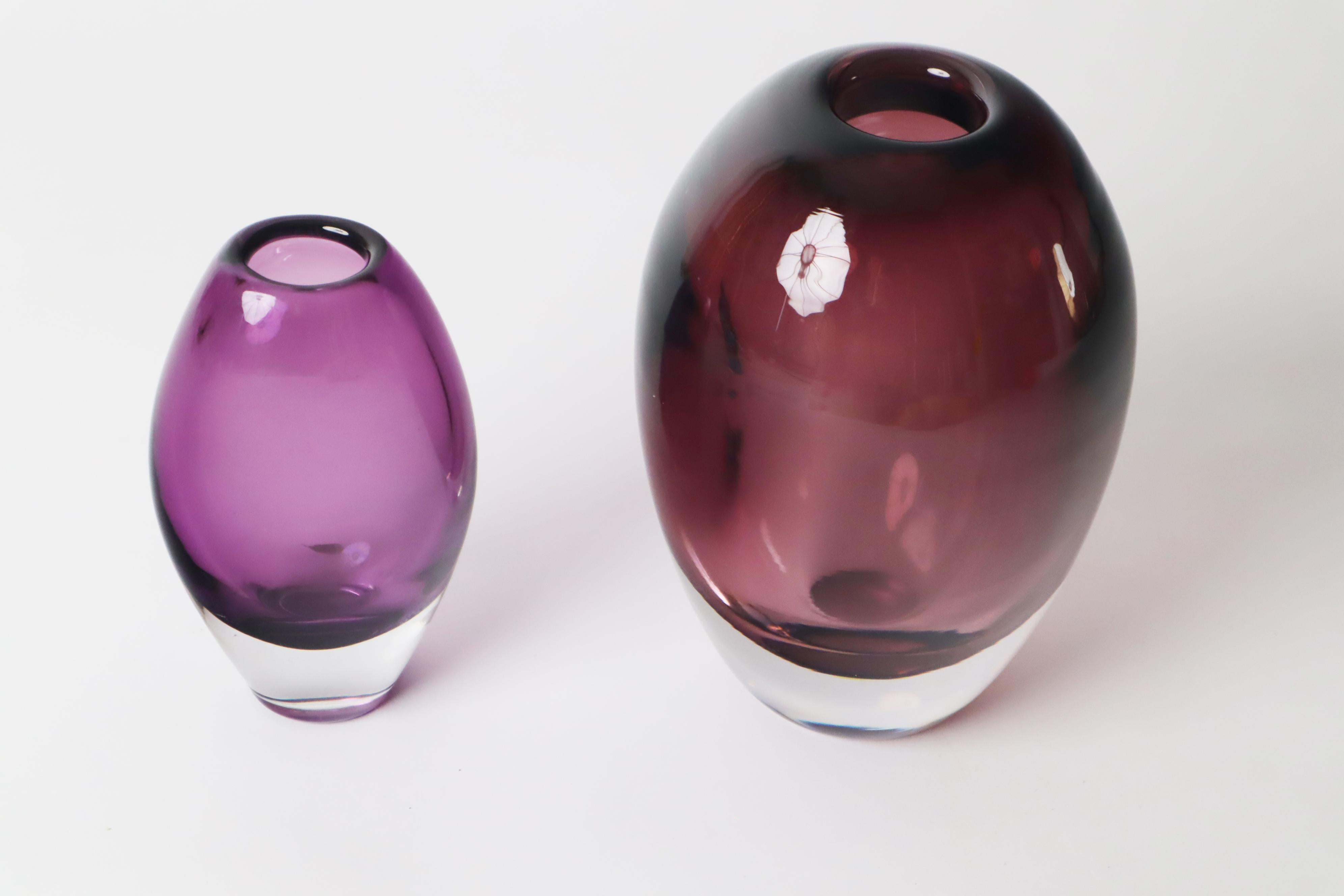 Ensemble de vases en verre de couleur violet et framboise par Gunnar Nylund, Suède, années 1960 Bon état - En vente à Hannover, DE