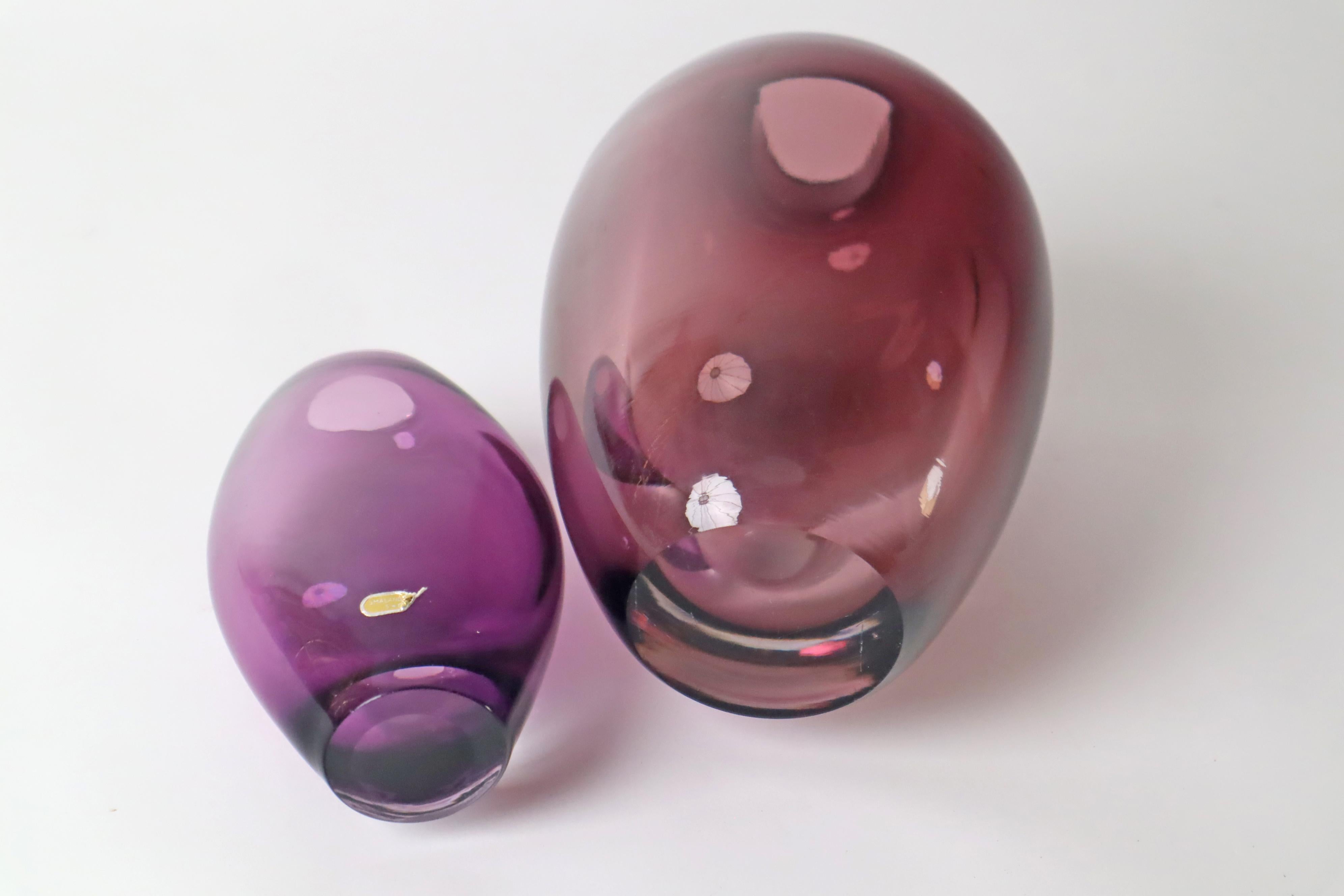 Verre brun Ensemble de vases en verre de couleur violet et framboise par Gunnar Nylund, Suède, années 1960 en vente