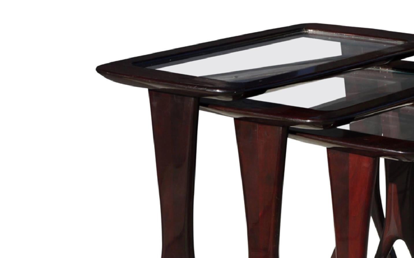 Set of three nesting tables with tapered legs. Wood and glass. 52 X 62 X 35cm. Bibliography. 
