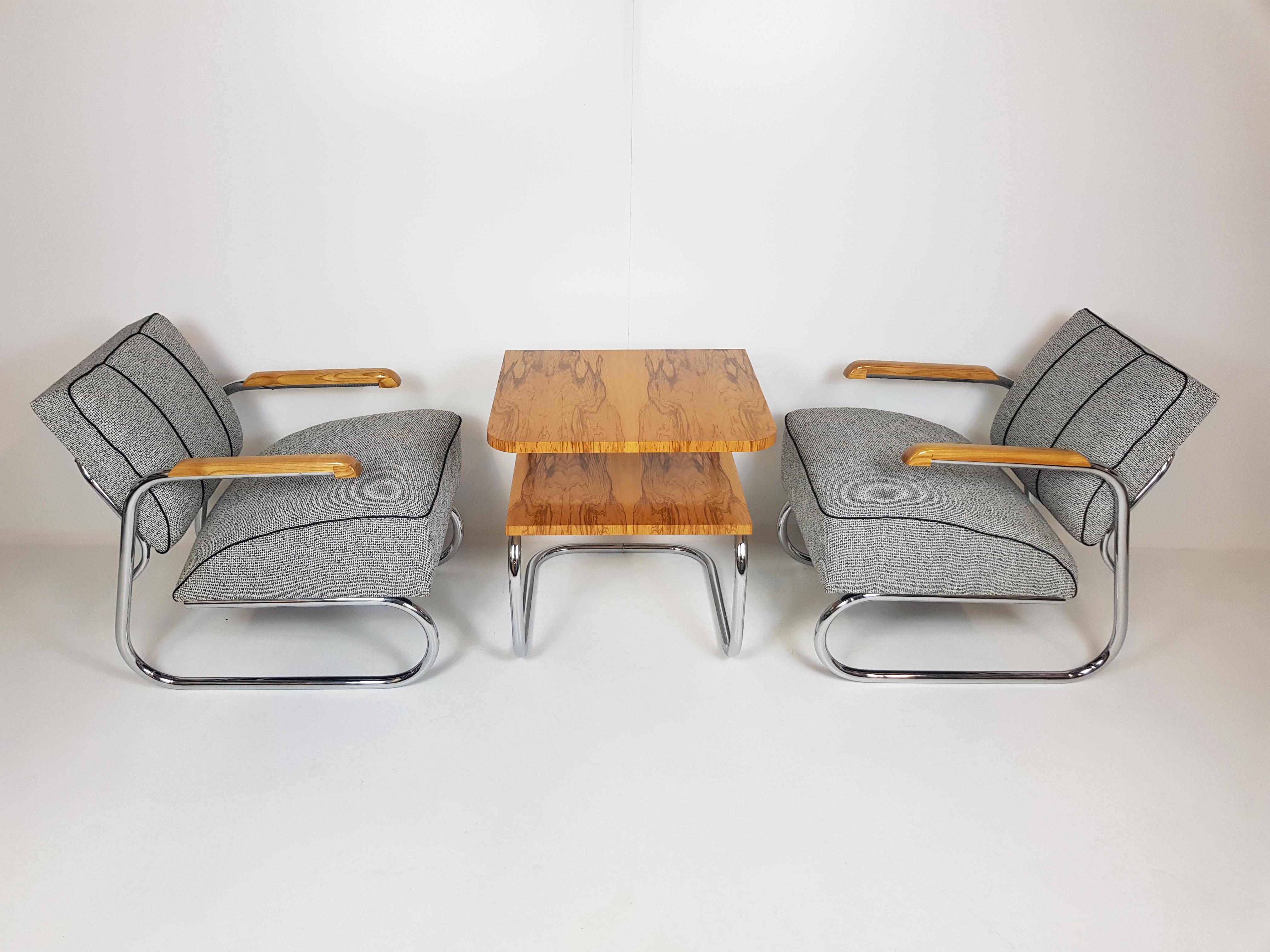 Pair of two rare Bauhaus or functionalist armchairs and table produced in Hynek Gottwald's furniture factory (catalogued). Completely renovated, newly chromed. Newly reupholstered in fabric with minimalist black and white pattern.
Measures: