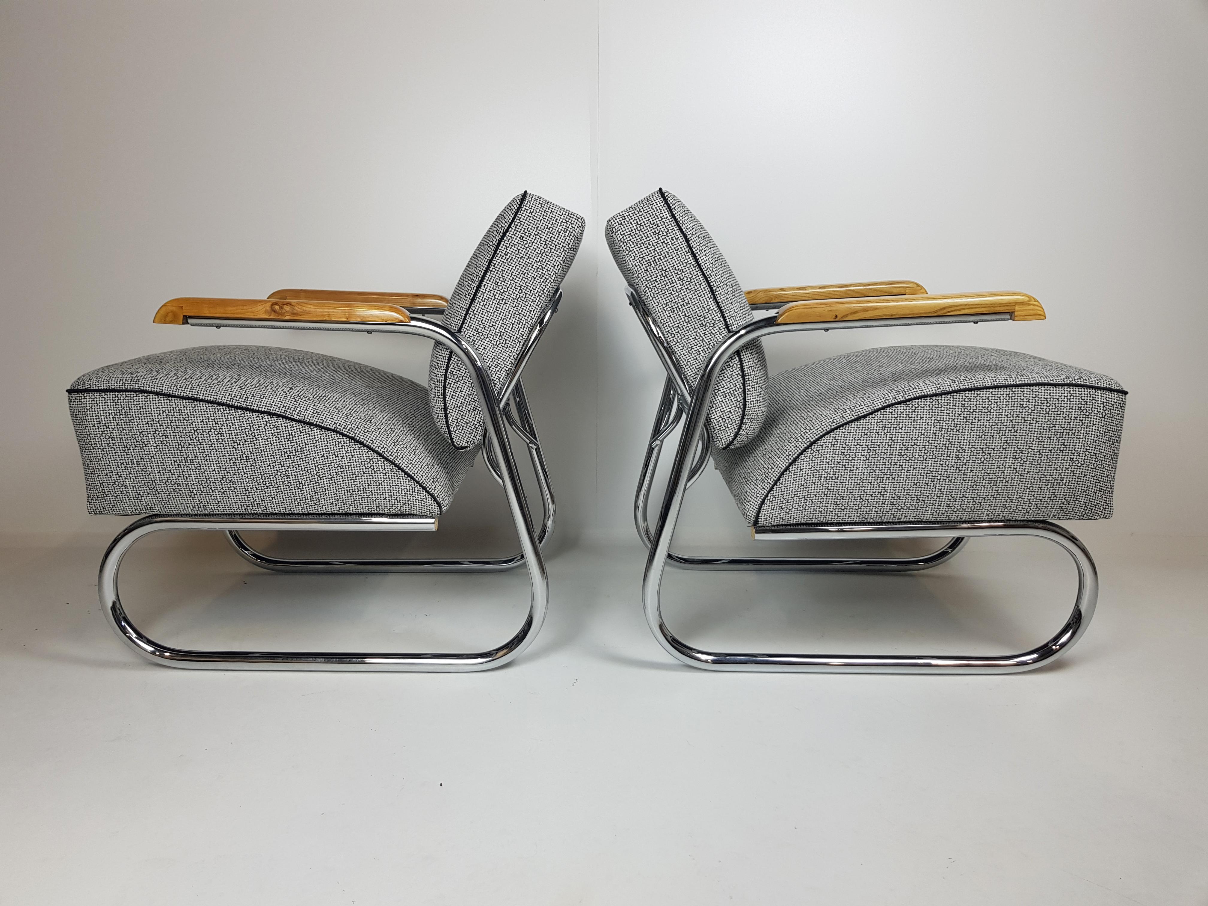 Set of Rare Chrome Armchairs & Table by Hynek Gottwald, 1930's 1