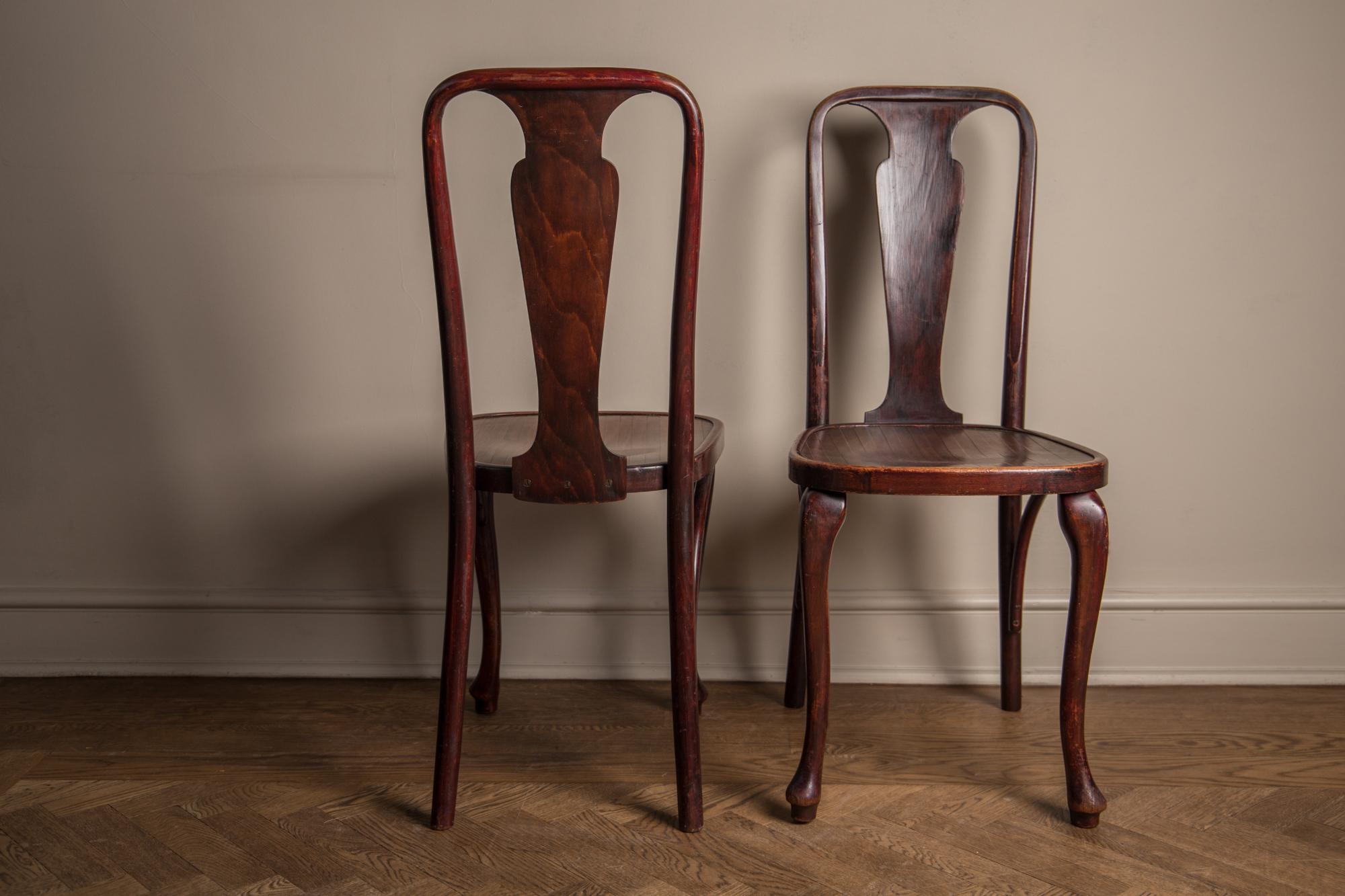 Satz seltener Art Deco Thonet Esszimmerstühle mit gepolsterter Rückenlehne:: um 1920 (Art déco)