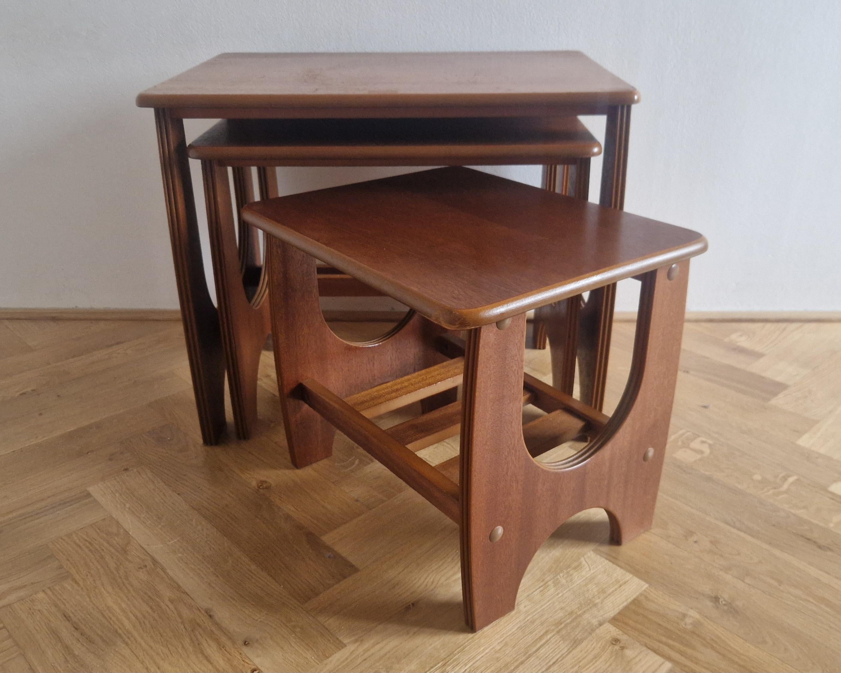 Set di rari tre tavolini in teak, Danimarca, anni '70 in vendita 2