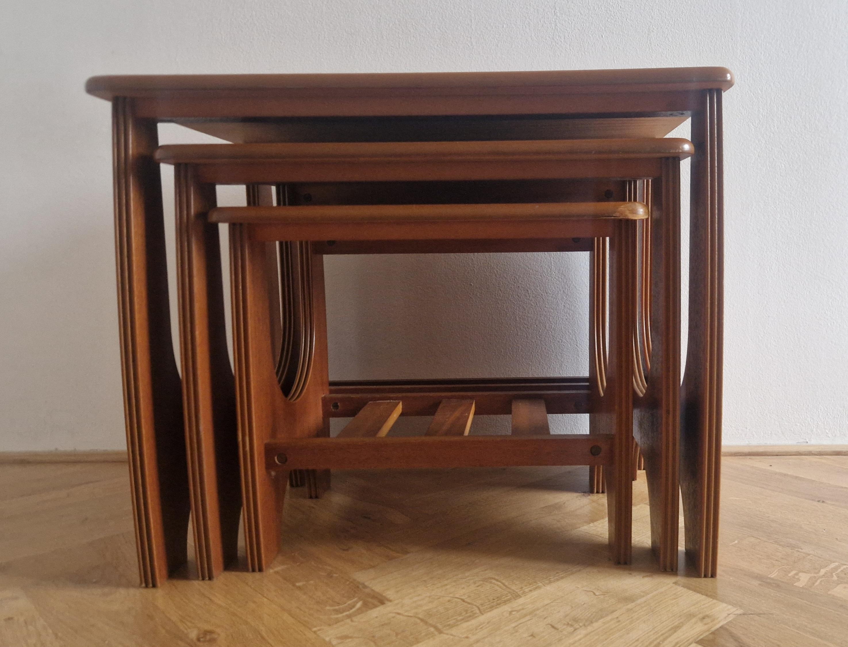 Set di rari tre tavolini in teak, Danimarca, anni '70 in vendita 3