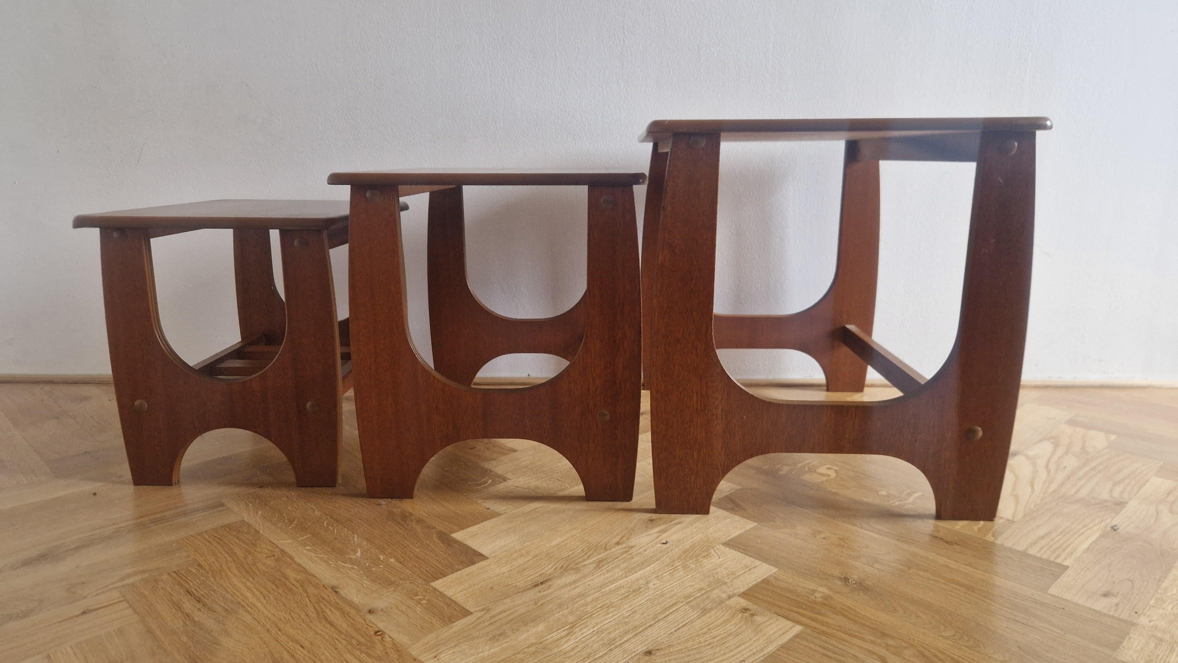 Set di rari tre tavolini in teak, Danimarca, anni '70 in vendita 6