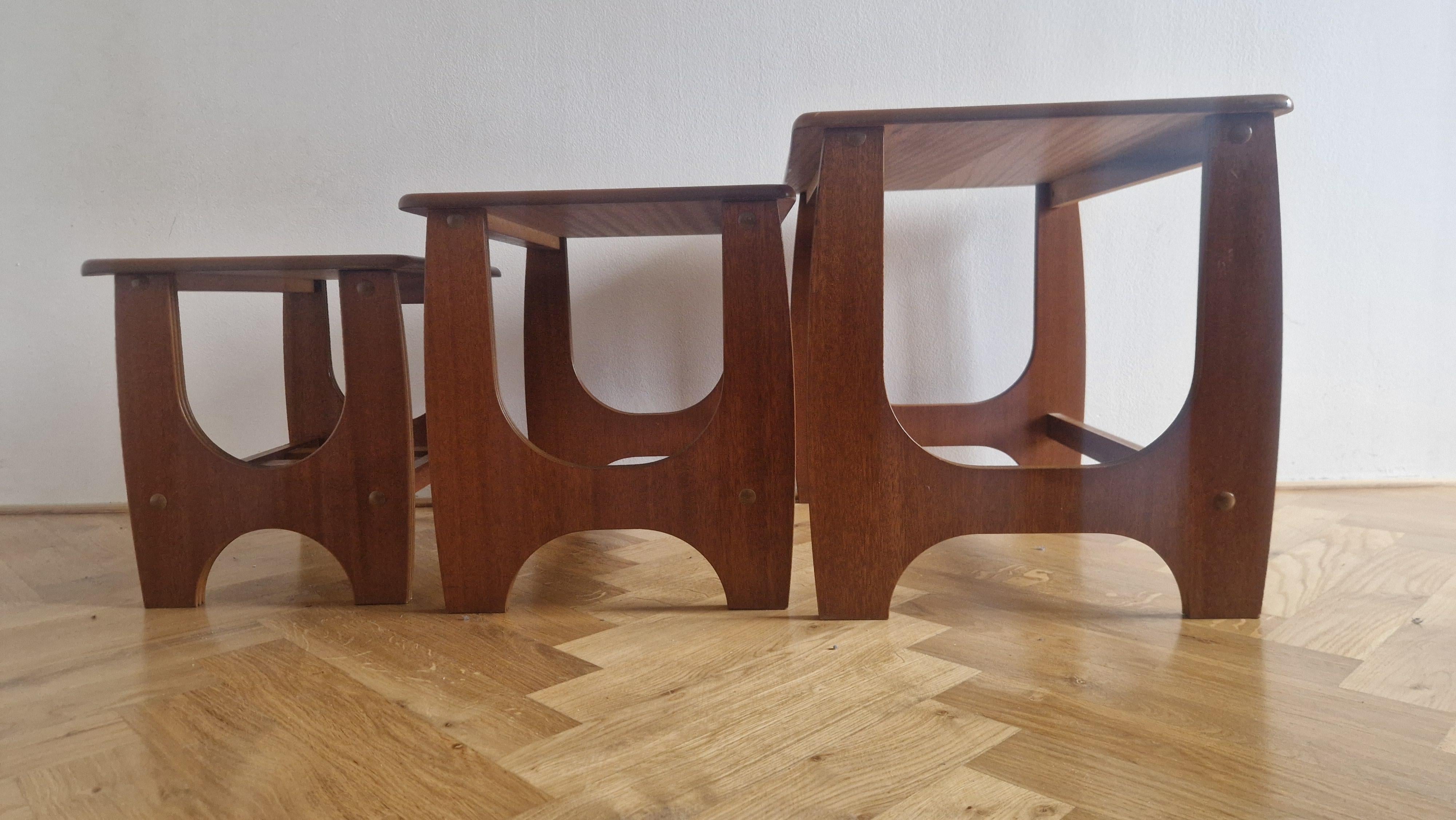 Set di rari tre tavolini in teak, Danimarca, anni '70 in vendita 8
