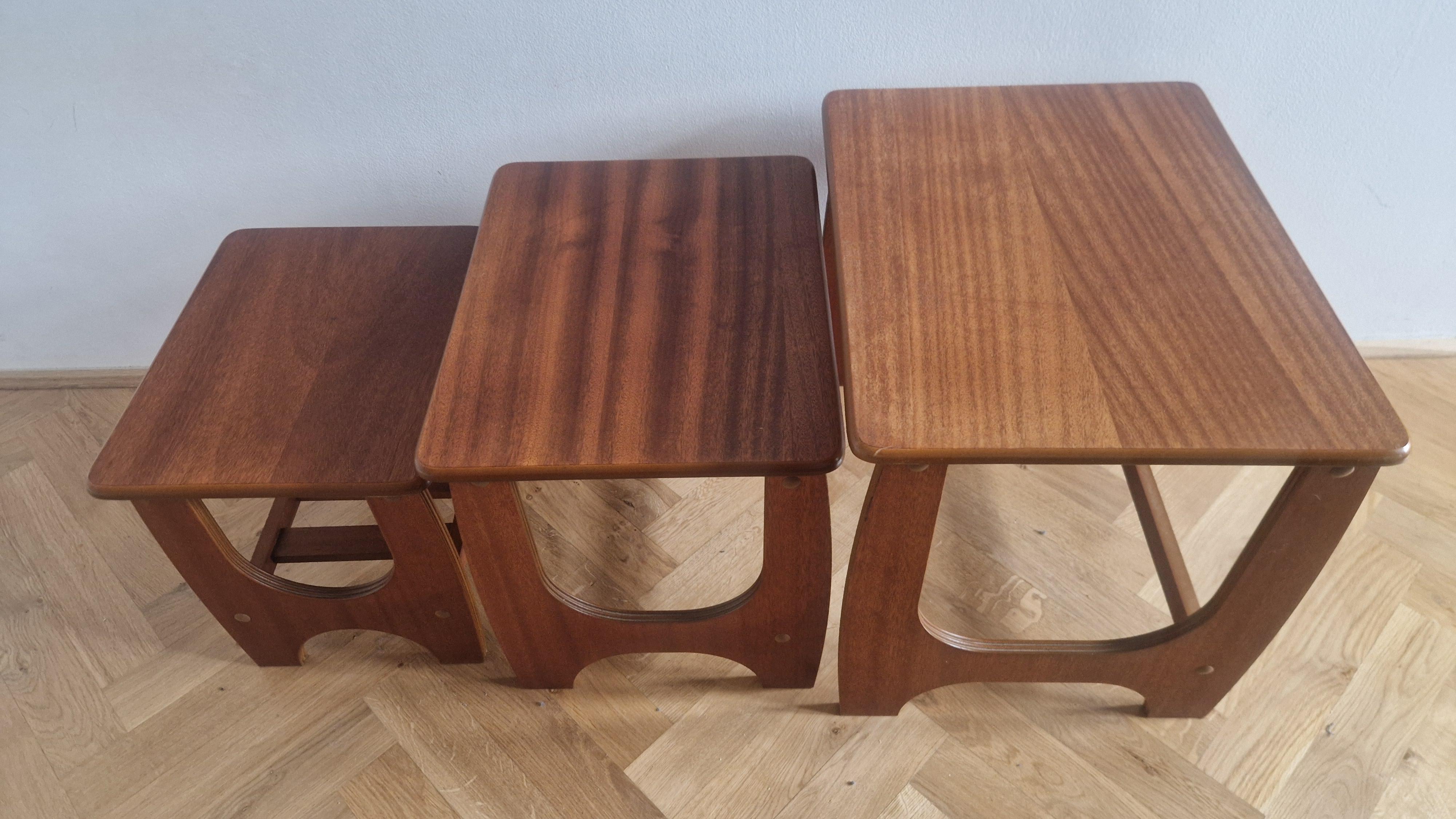 Set di rari tre tavolini in teak, Danimarca, anni '70 in vendita 9
