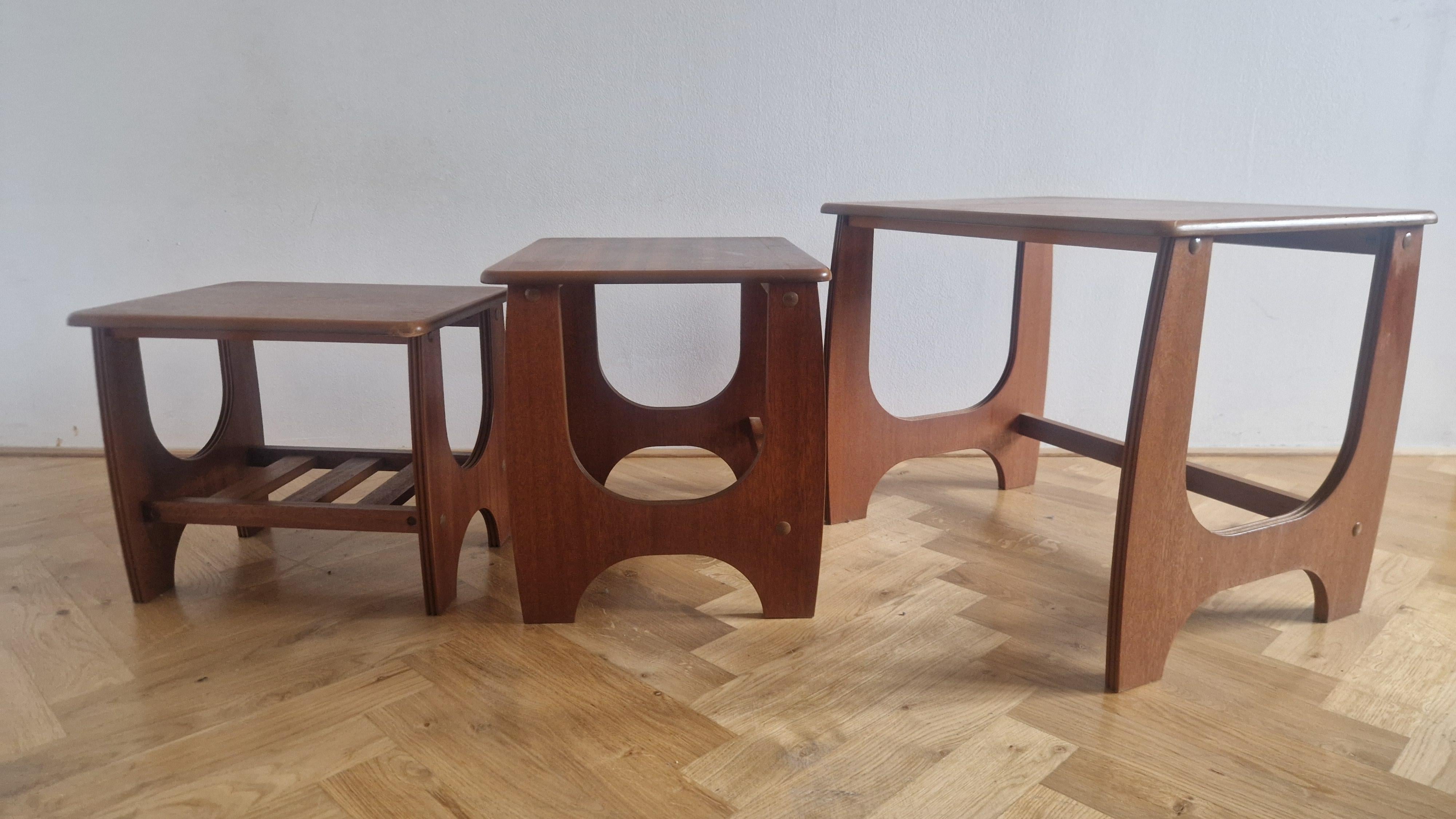 Set di rari tre tavolini in teak, Danimarca, anni '70 in vendita 11