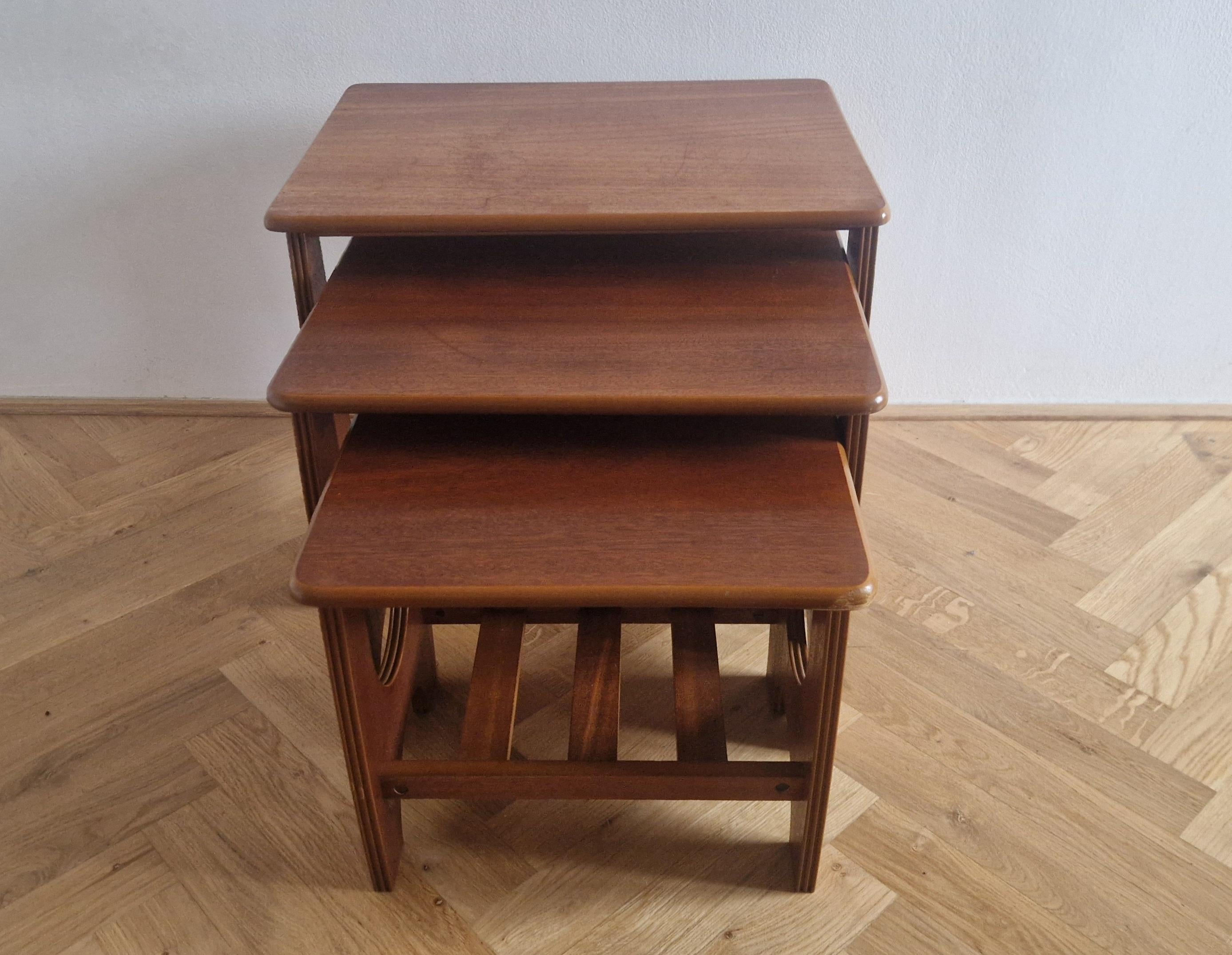 Danese Set di rari tre tavolini in teak, Danimarca, anni '70 in vendita
