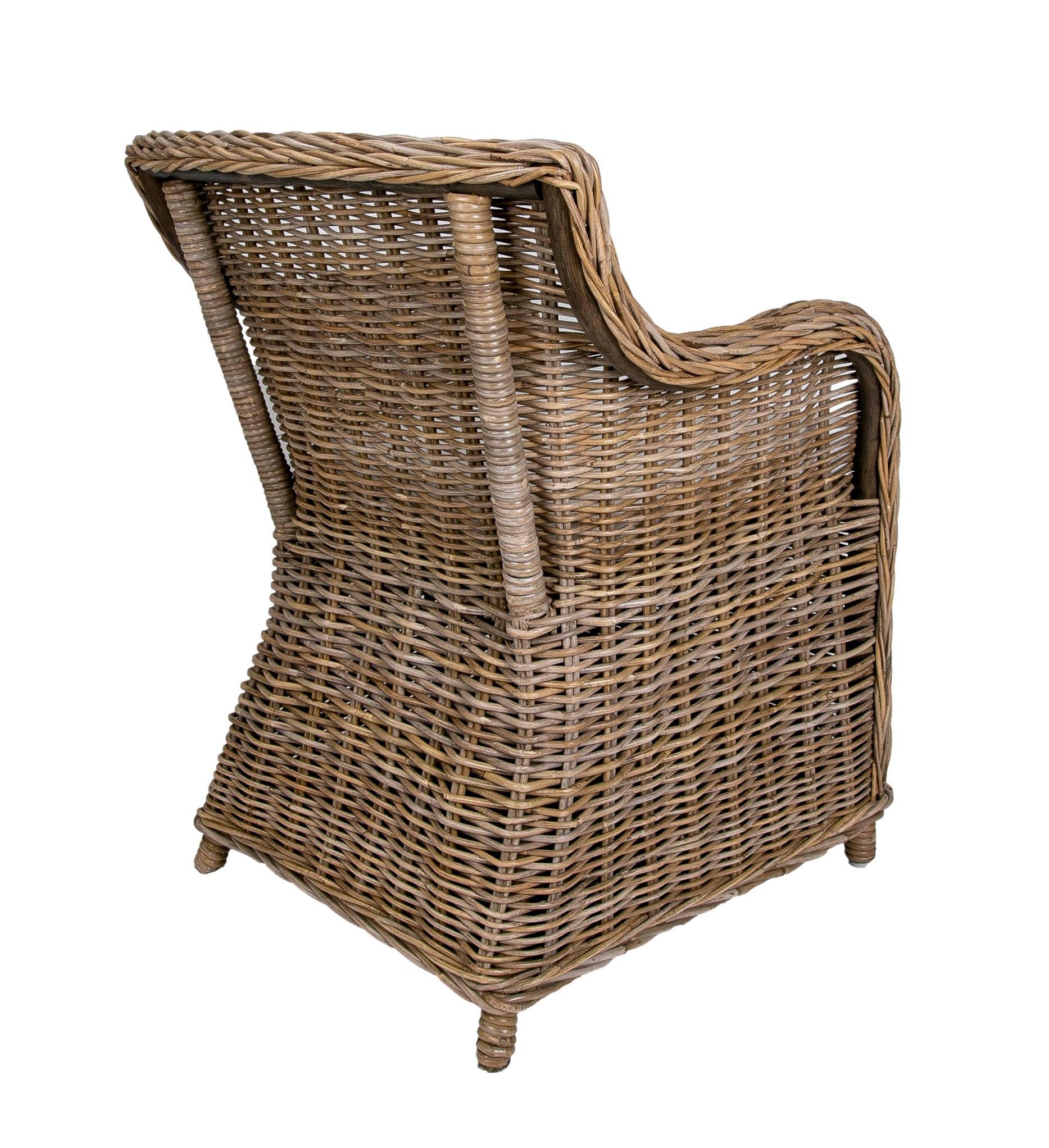 Set di sedie da giardino in rattan con cuscini in tonalità grigie in vendita 5